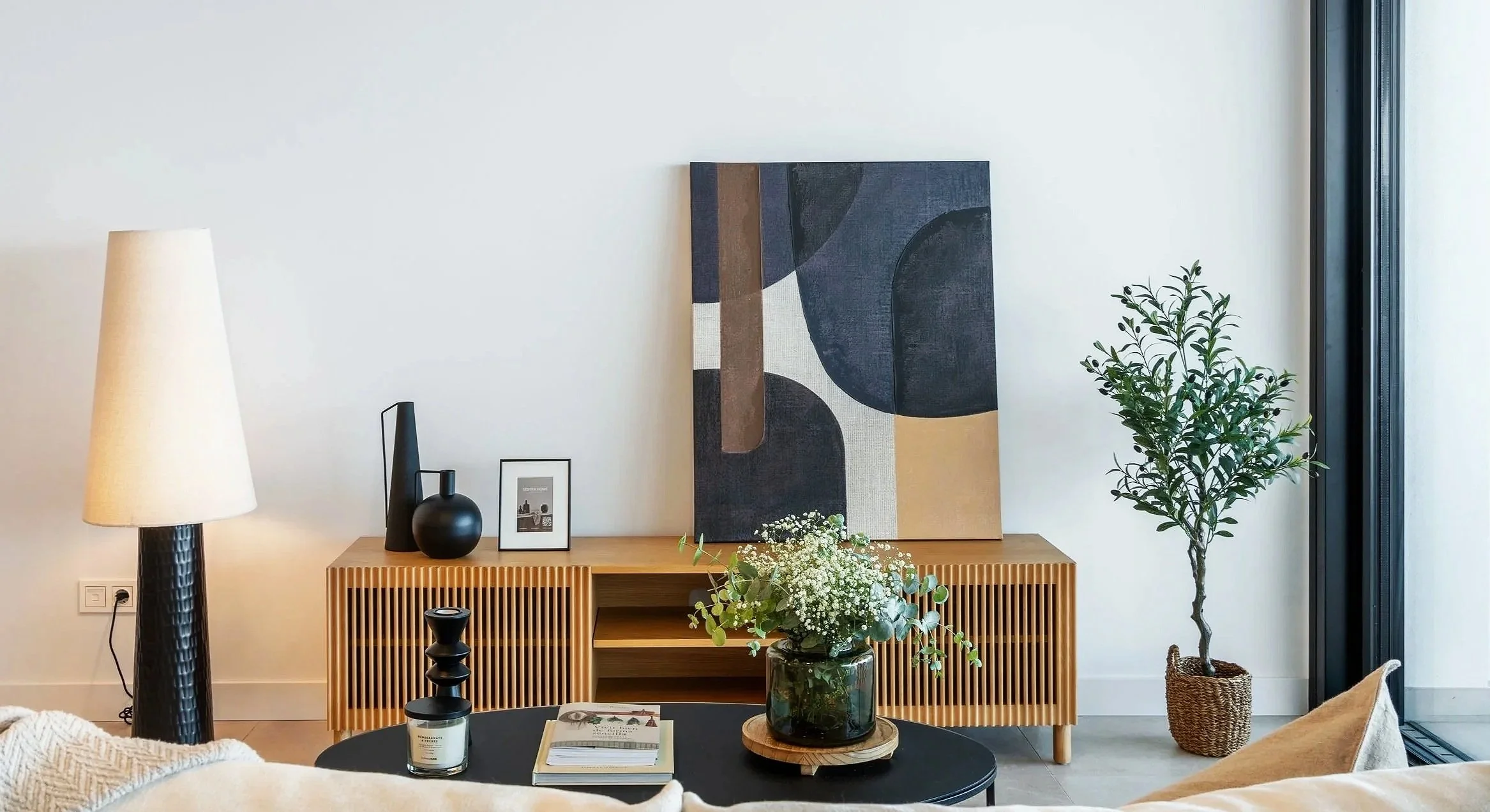 Decoración llave en mano en Higuerón Resort, Costa del Sol — segunda residencia diseñada por Sestra Home