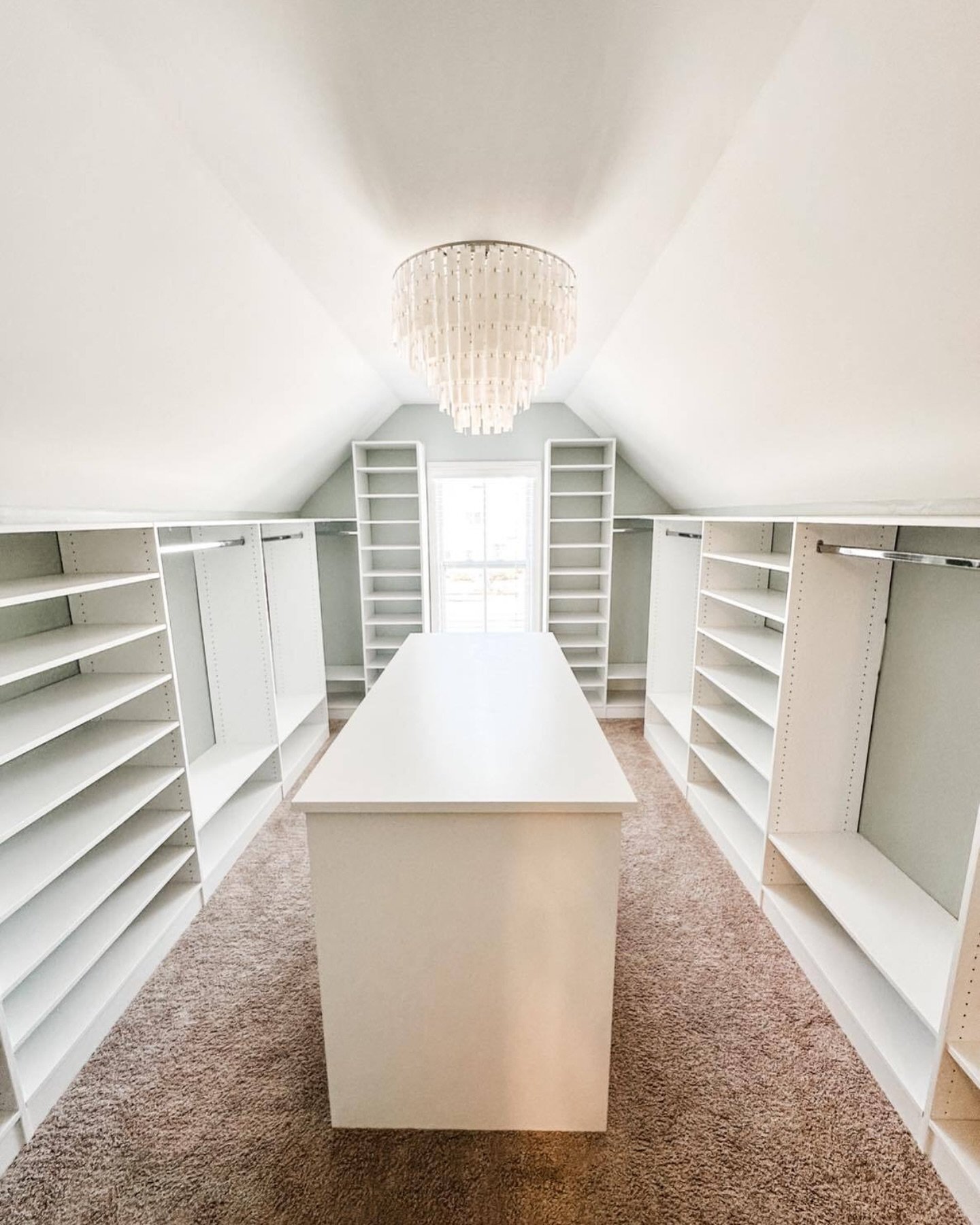 ✨ Welcome to Dream Closets NYC ✨

From concept to installation, we bring tailored luxury to every square inch of your space. Whether you&rsquo;re a realtor prepping a listing, a business looking to renovate, or a homeowner ready to upgrade&mdash;we&r