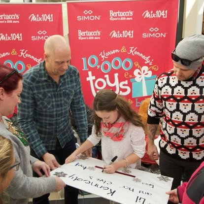 Teen collects 6,000 toys for kids in need