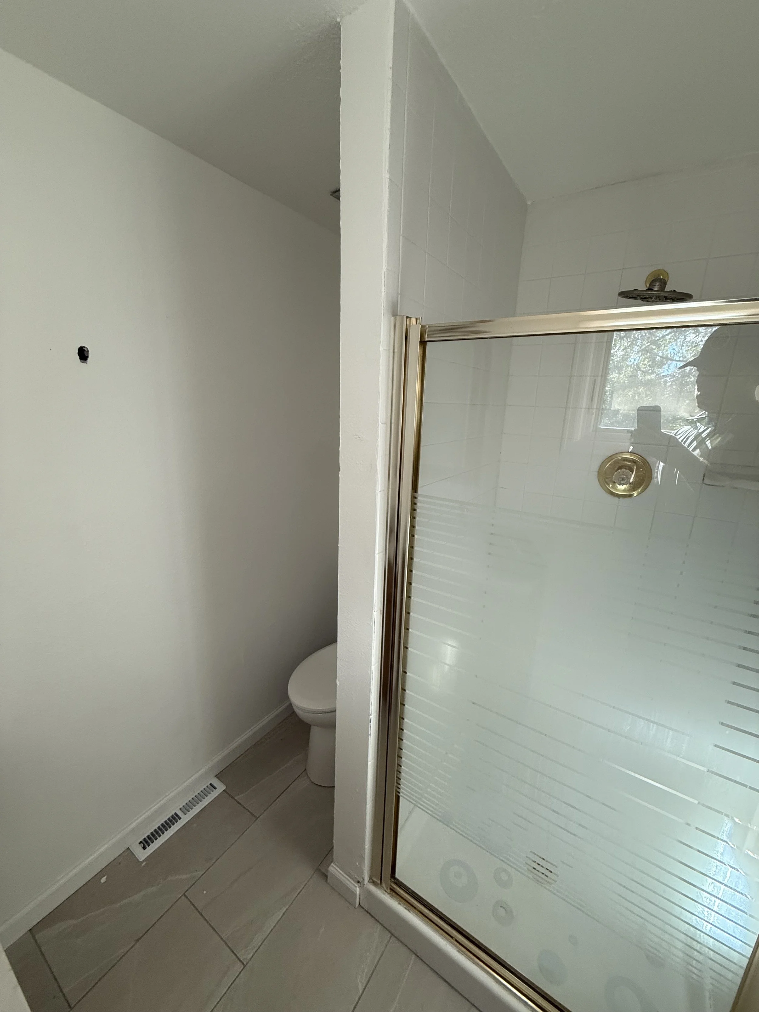 Primary Bathroom (Before)