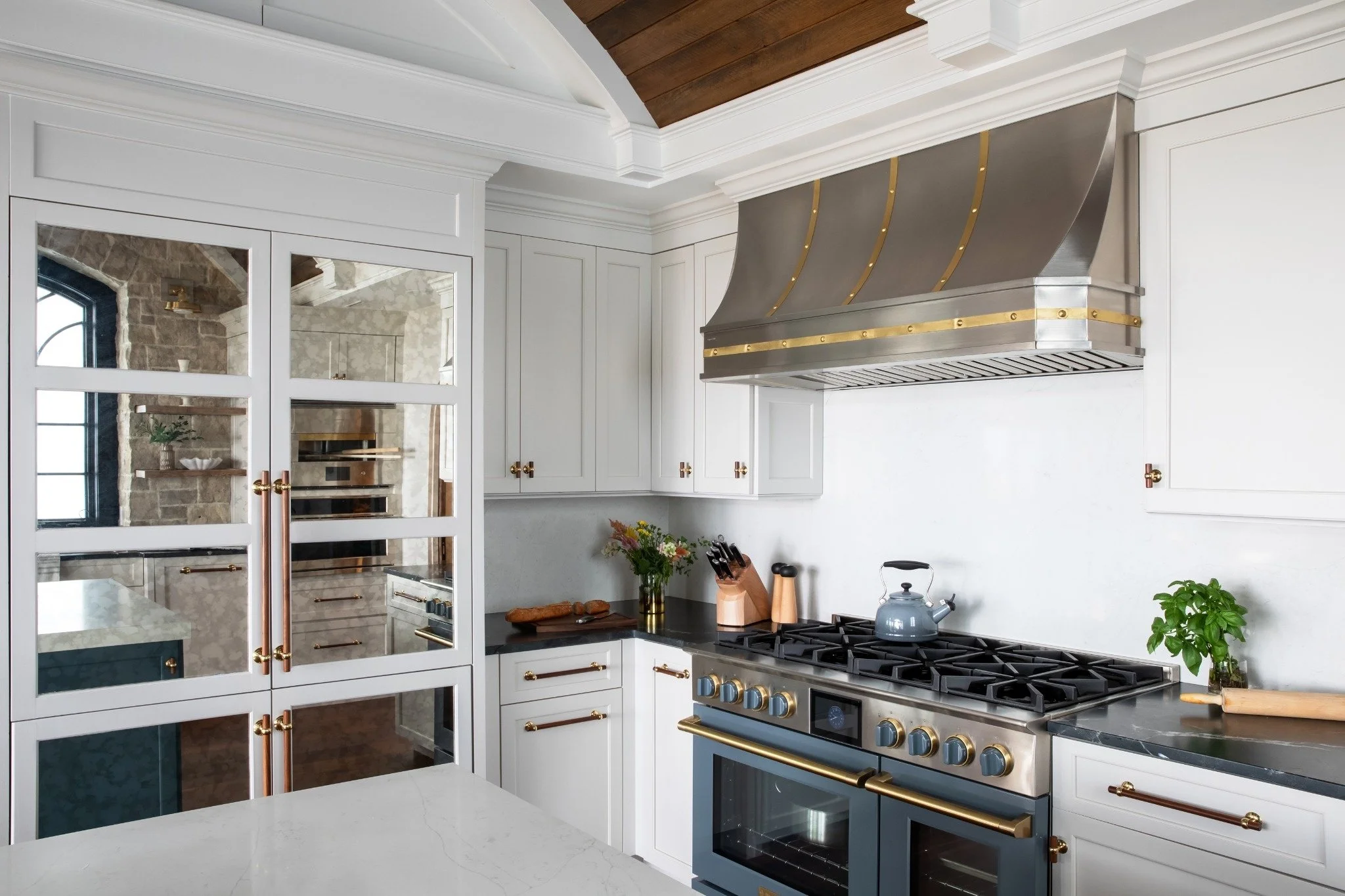 INT05_Timeless+Arches,+Modern+Craftsmanship_02.jpg