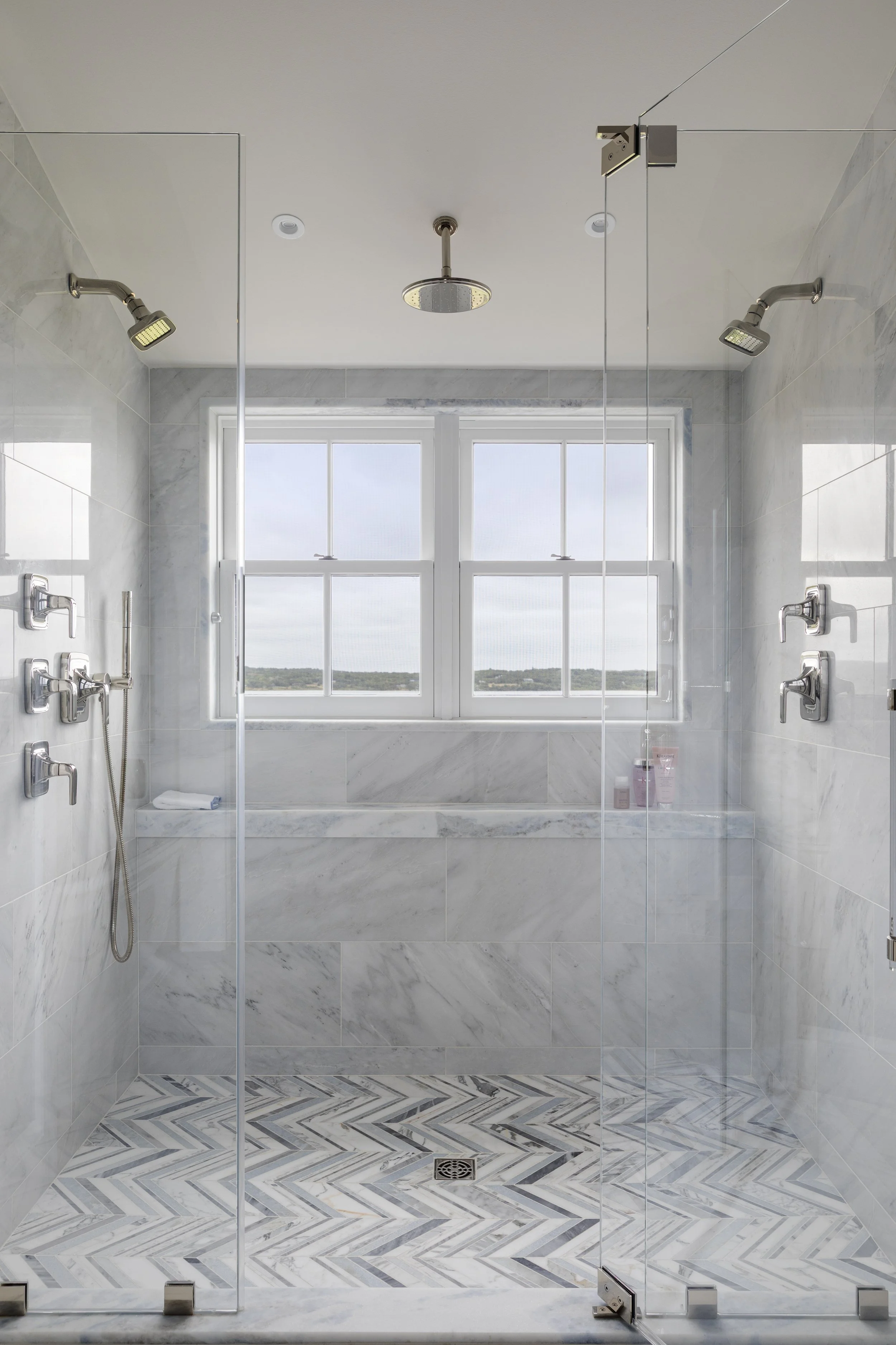 INT06_TimelessCoastalBath_03.jpg
