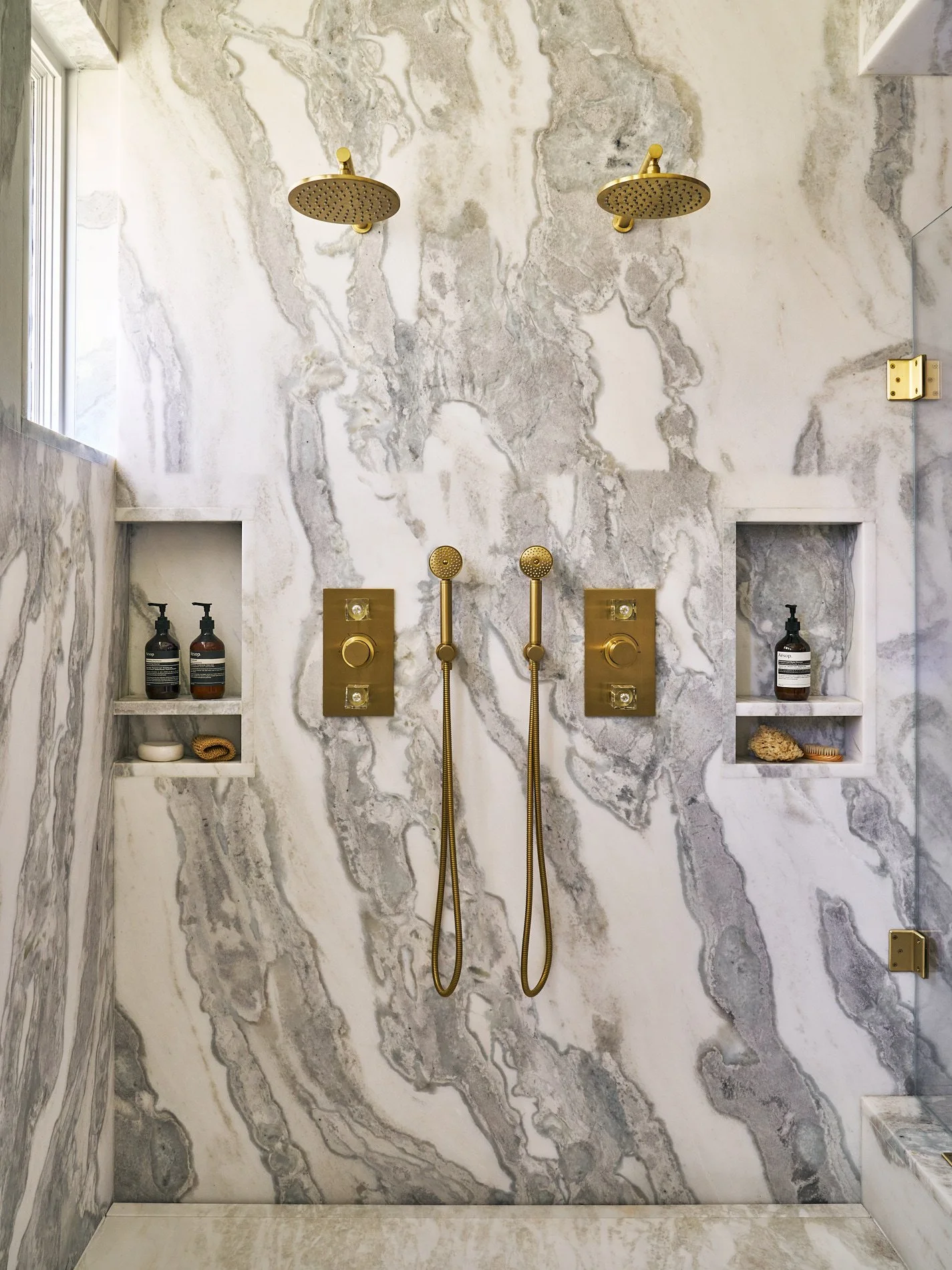 INT06-StoneGrandeur-02.jpg