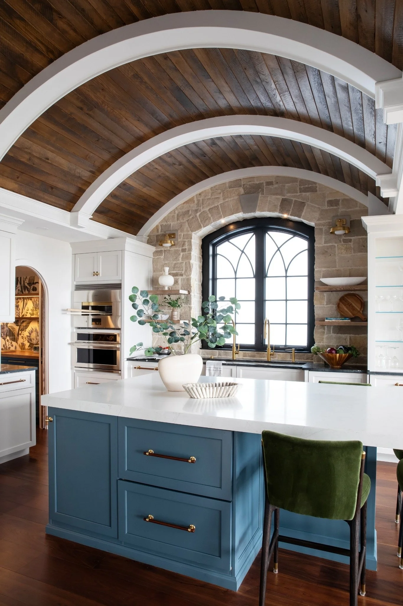 INT05_Timeless+Arches,+Modern+Craftsmanship_05.jpg
