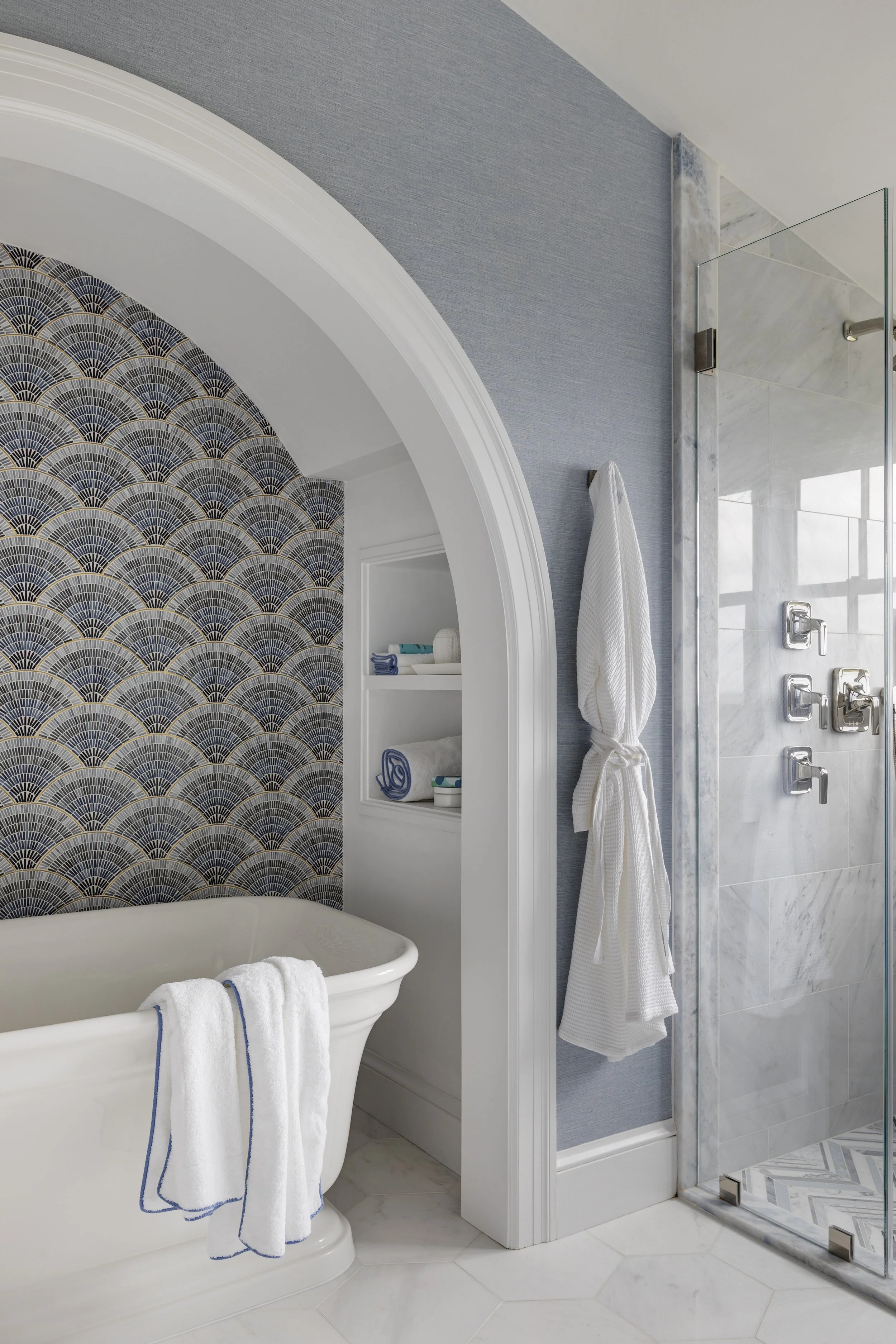 INT06_TimelessCoastalBath_02.jpg