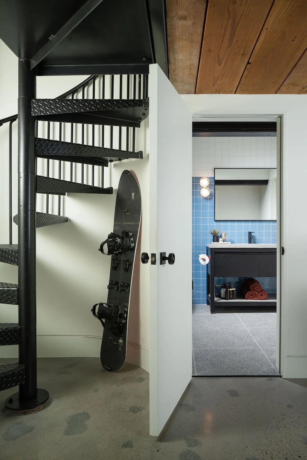 INT10_ReclaimedFactoryLoft_03.jpg
