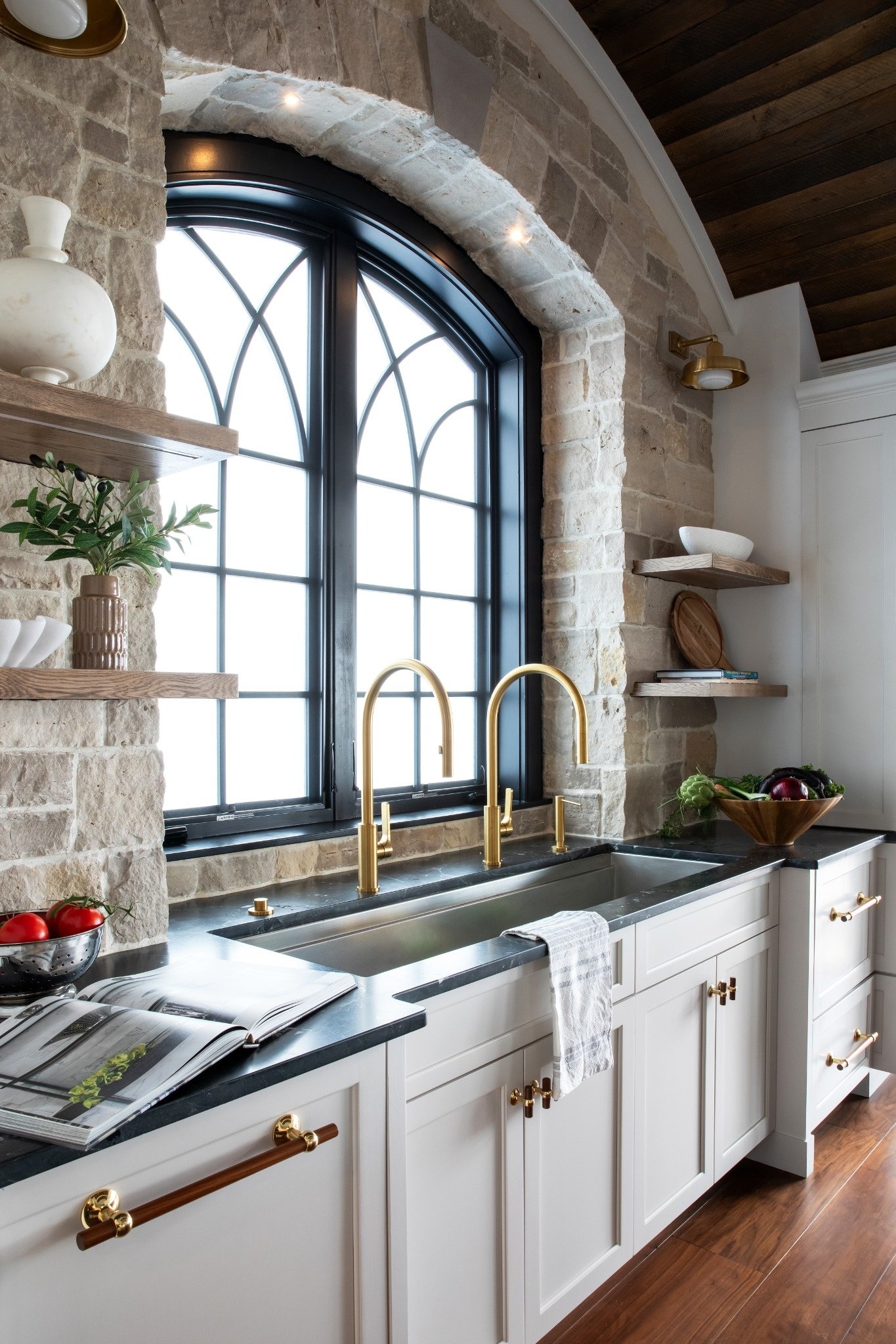 INT05_Timeless+Arches,+Modern+Craftsmanship_01.jpg