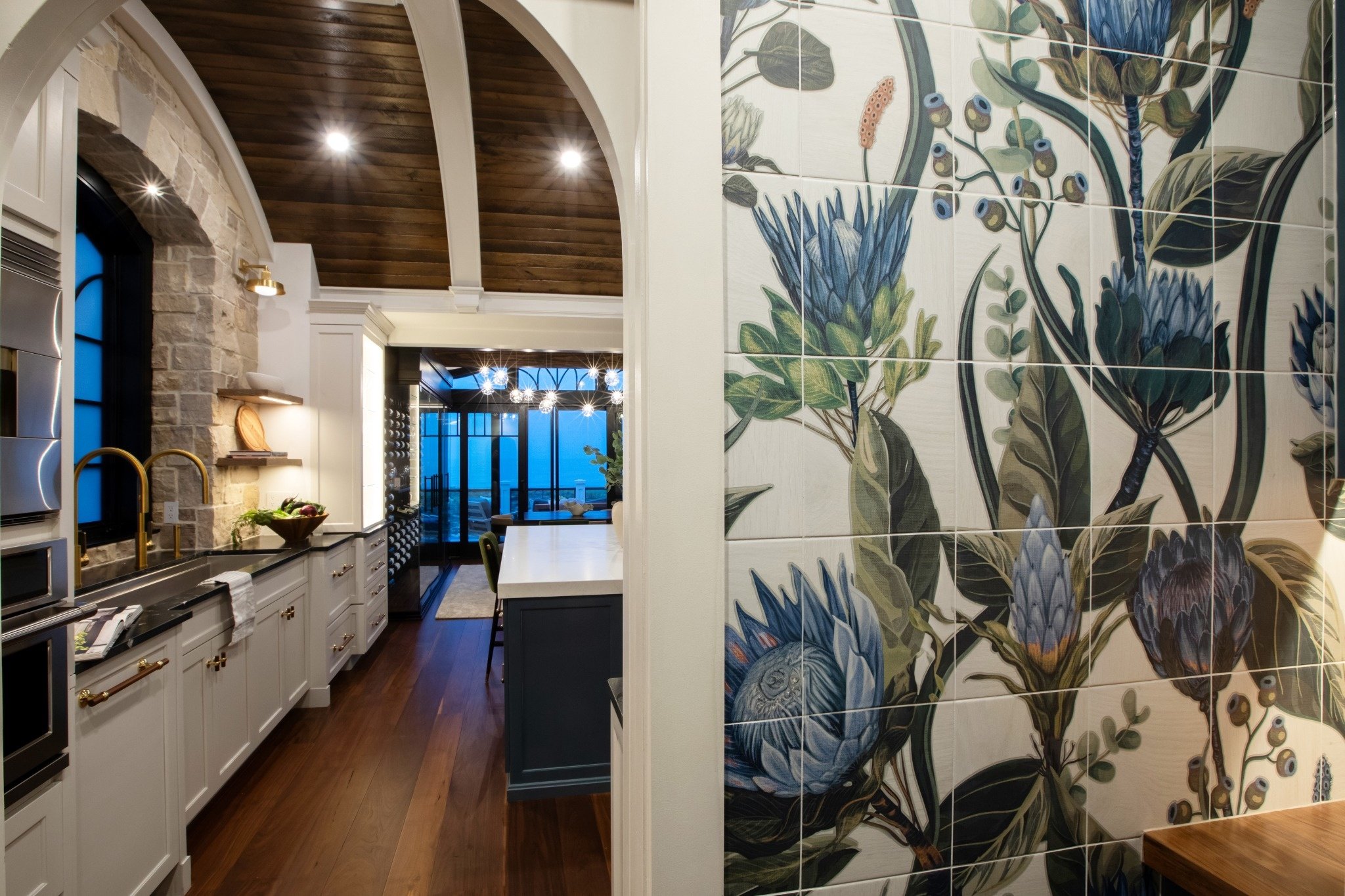 INT05_Timeless+Arches,+Modern+Craftsmanship_04.jpg