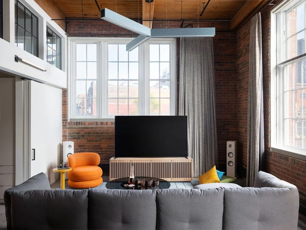 INT10_ReclaimedFactoryLoft_04.jpg