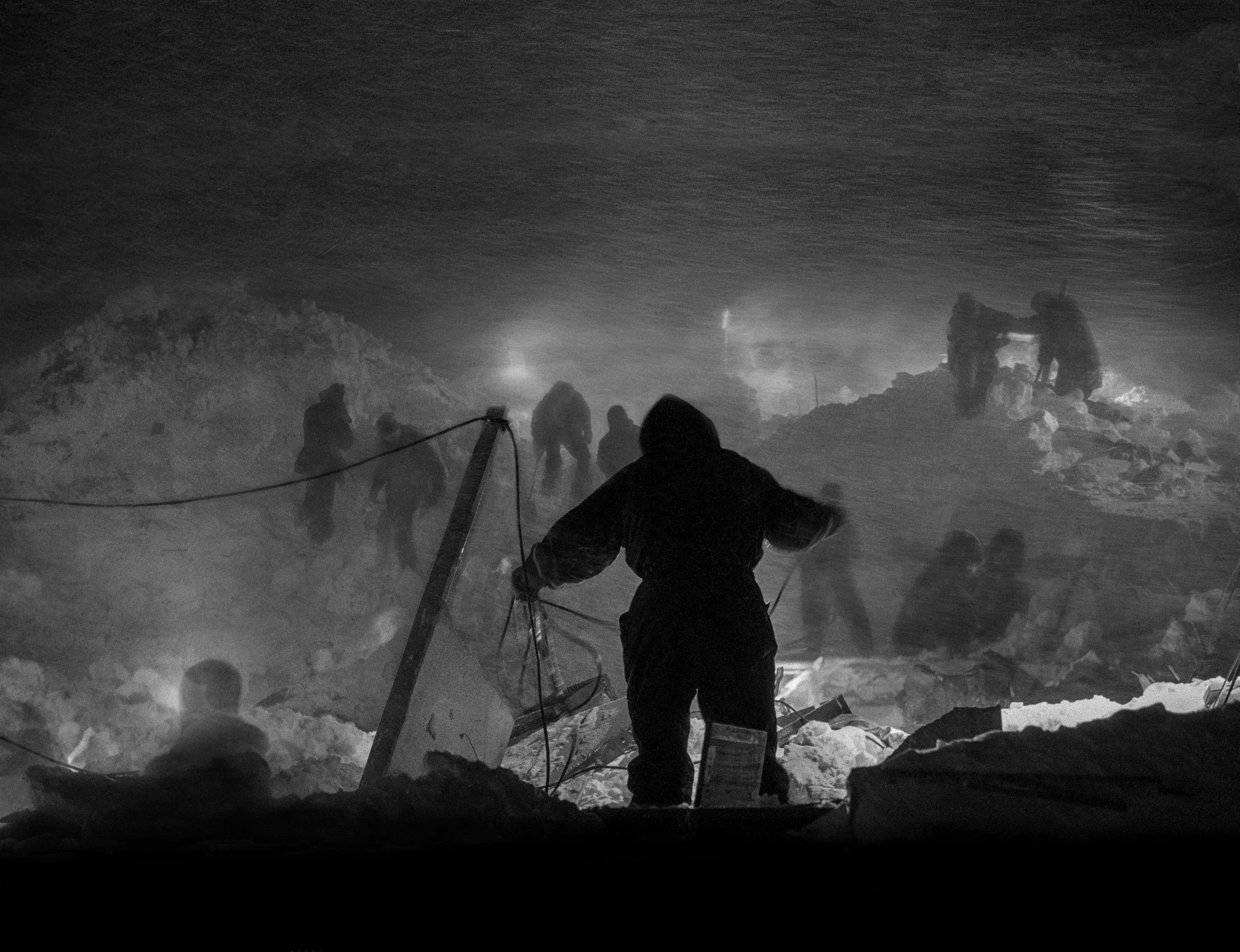 Björgunaraðgerðir eftir snjóflóðið á Flateyri 1995 þar sem Sóley Eiríksdóttir lifði af og missti Svönu systur sína