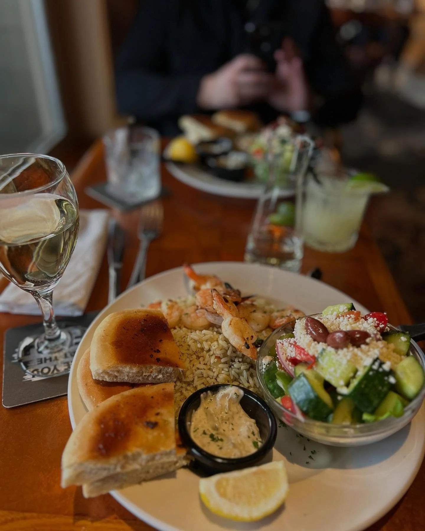 A few of my meals to maintain my 5&rsquo;4 135 lb physique 🍑 I don&rsquo;t always make all my own meals and I don&rsquo;t always eat &ldquo;clean&rdquo; BUT I always try to make mindful choices 😛 

TIPS for staying on track : 

&bull;When eating ou