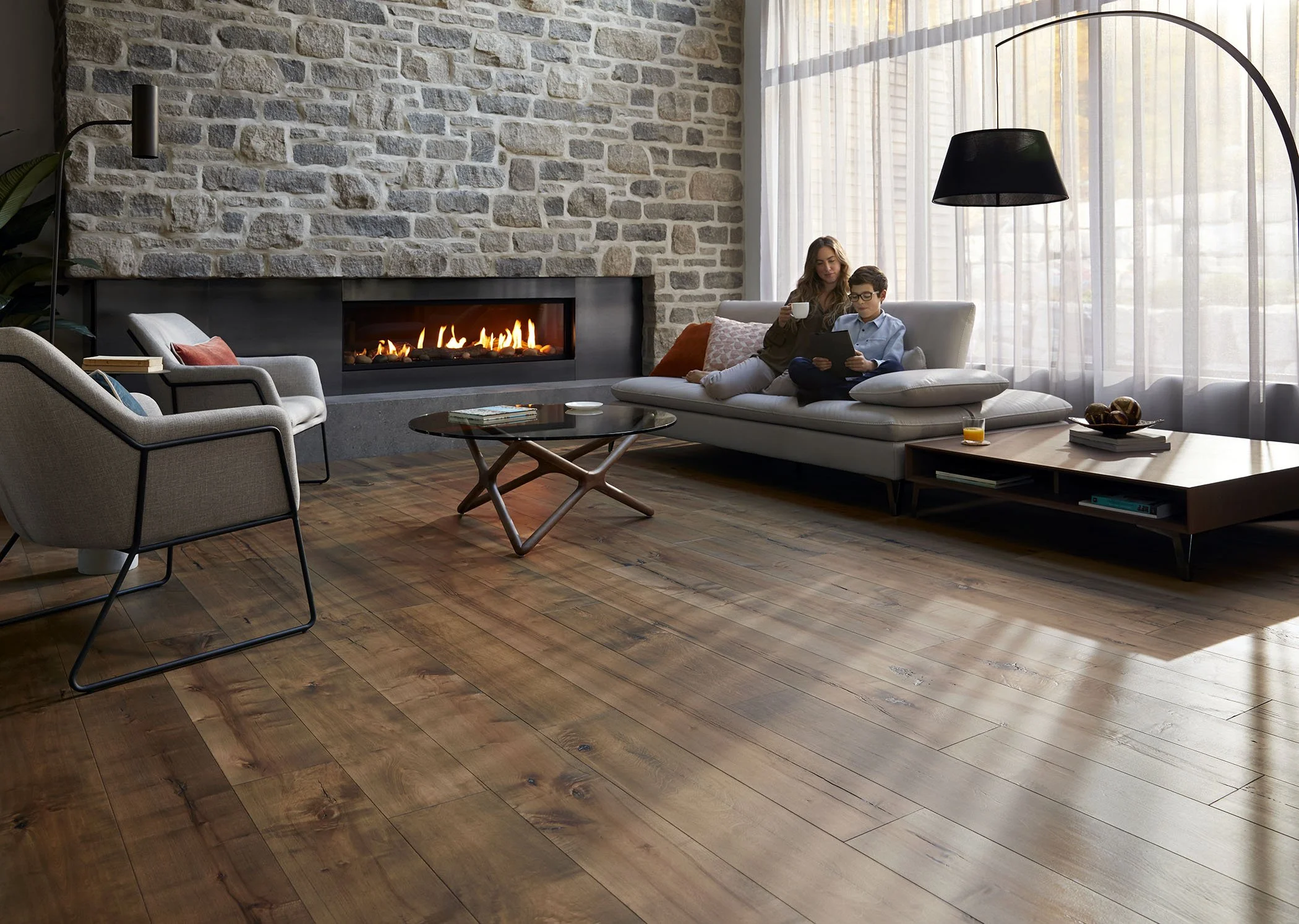 39_LivingRoomHoriz_Models-018.jpg.jpeg