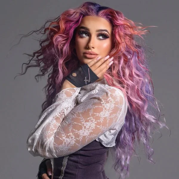 CH-GreaterThan_Jules_VirginPink_02_JulesImage.jpg