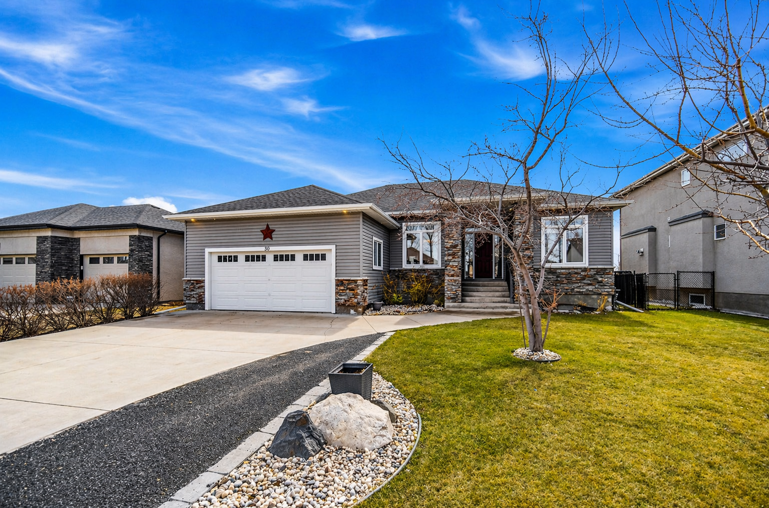 30 ROSSMERE CRESCENT, STONEWALL- $799,900