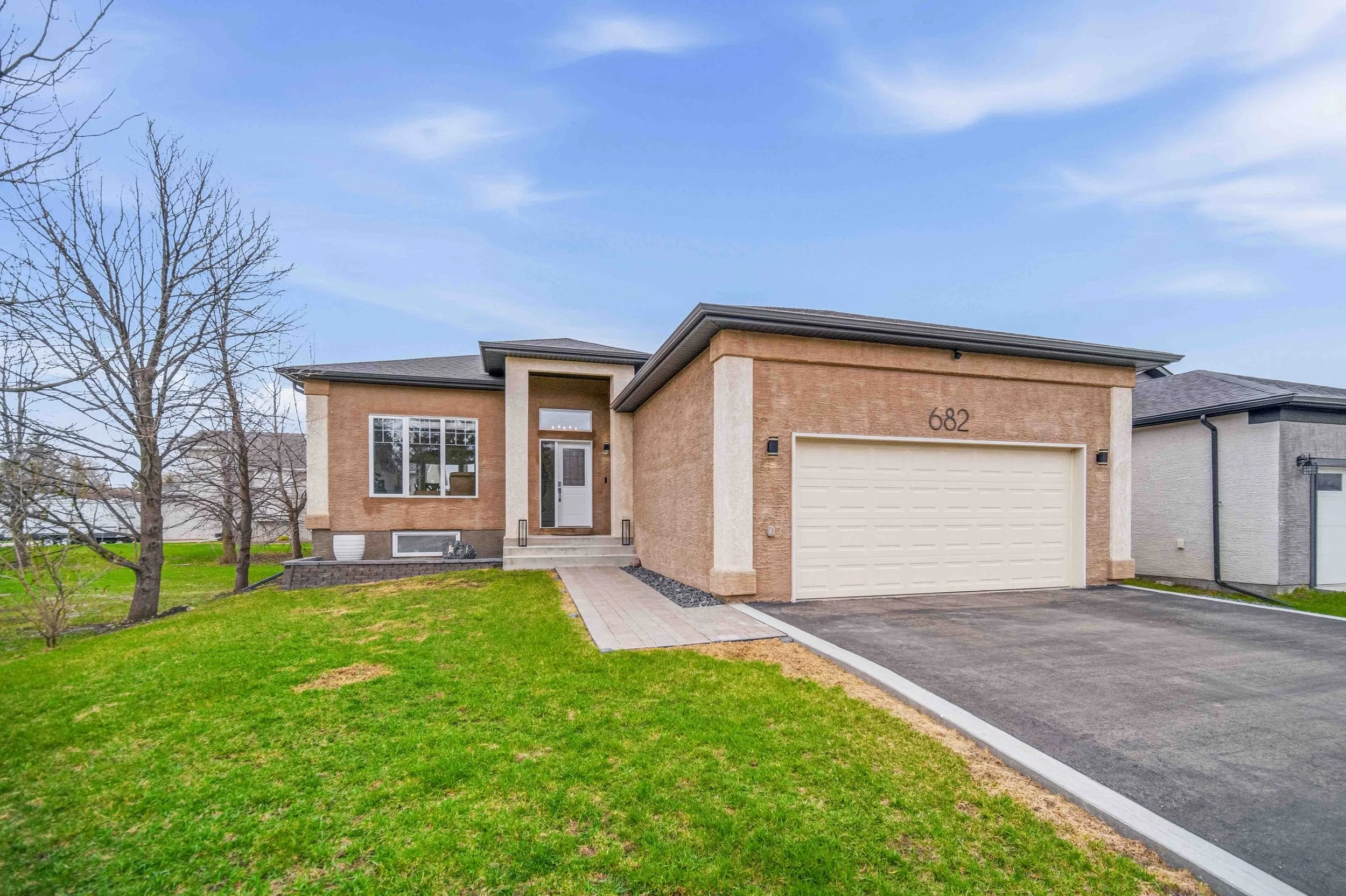 682 1ST STREET WEST, STONEWALL- $479,900