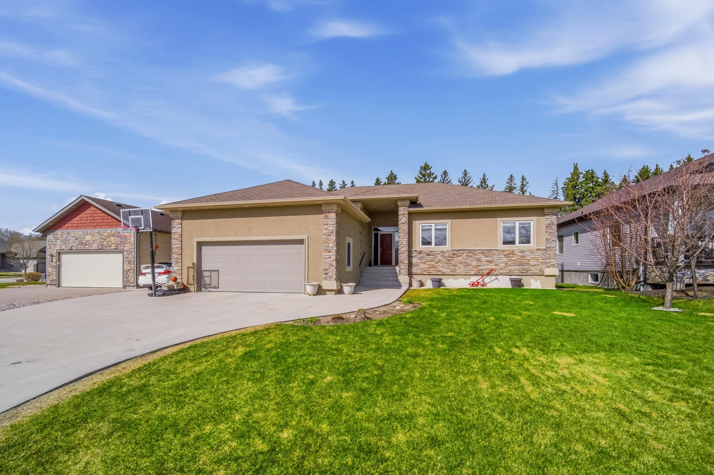 3 Rossmere Crescent, Stonewall- $689,900