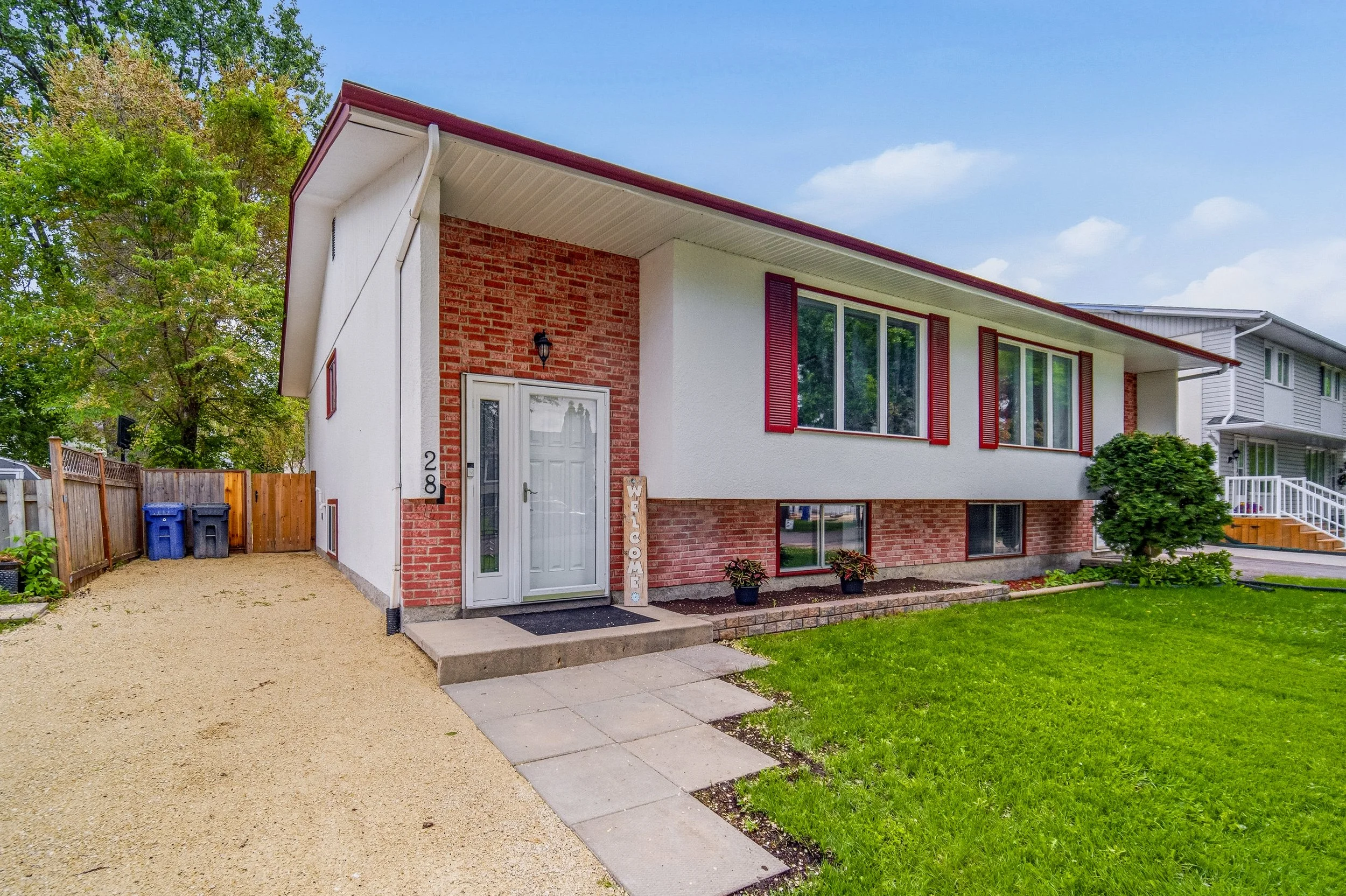 28 Brownell Bay, Winnipeg- $289,900