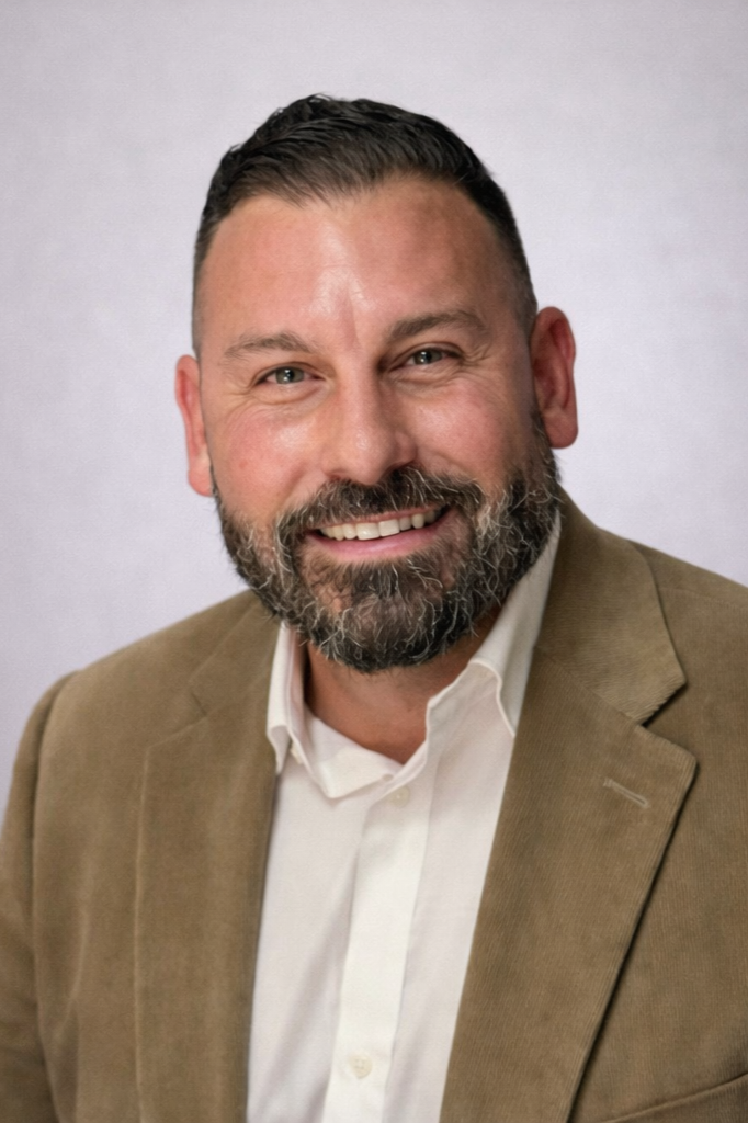 Fernando Alzugaray, Government contracts coordinator