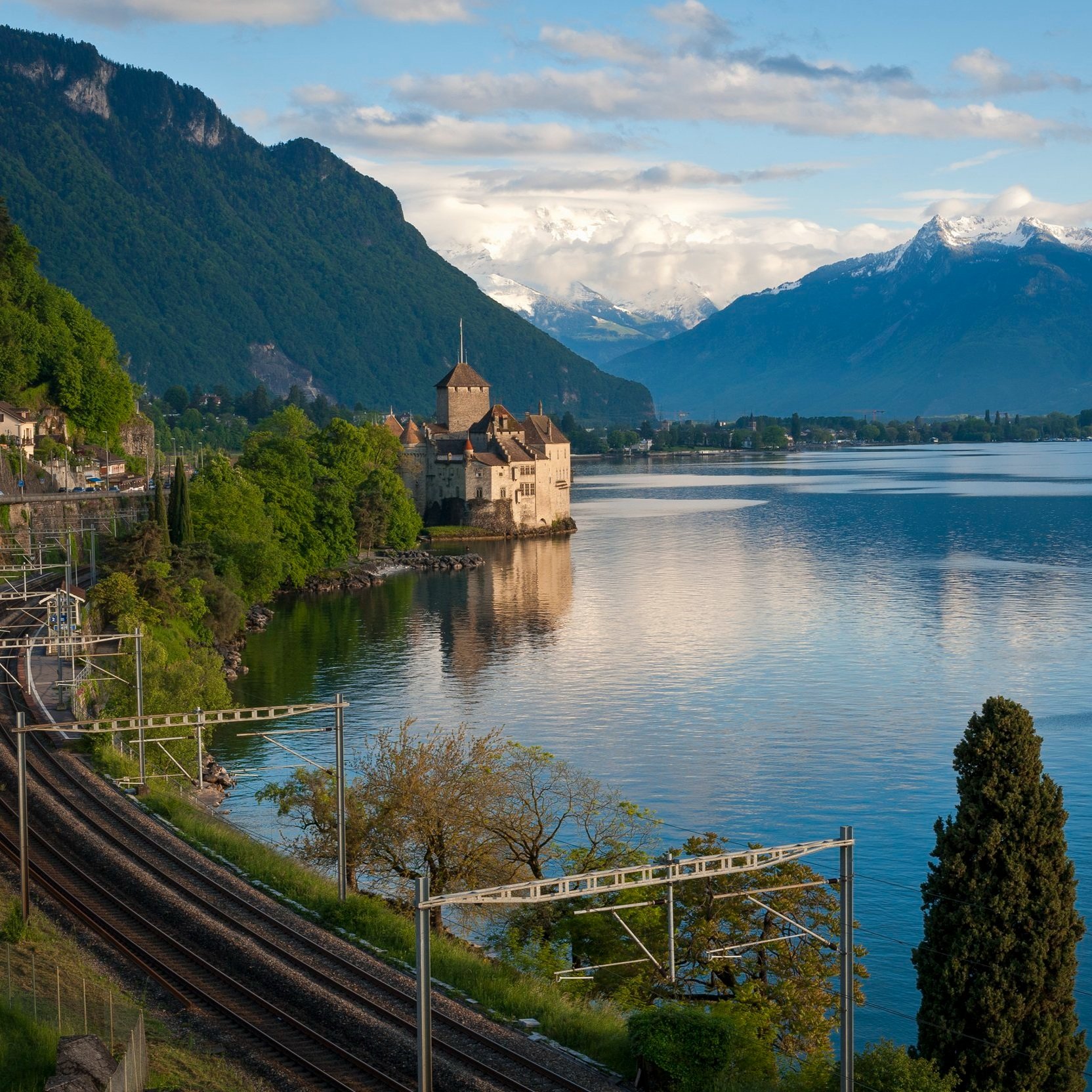 sundown_on_chateau_chillon.jpg