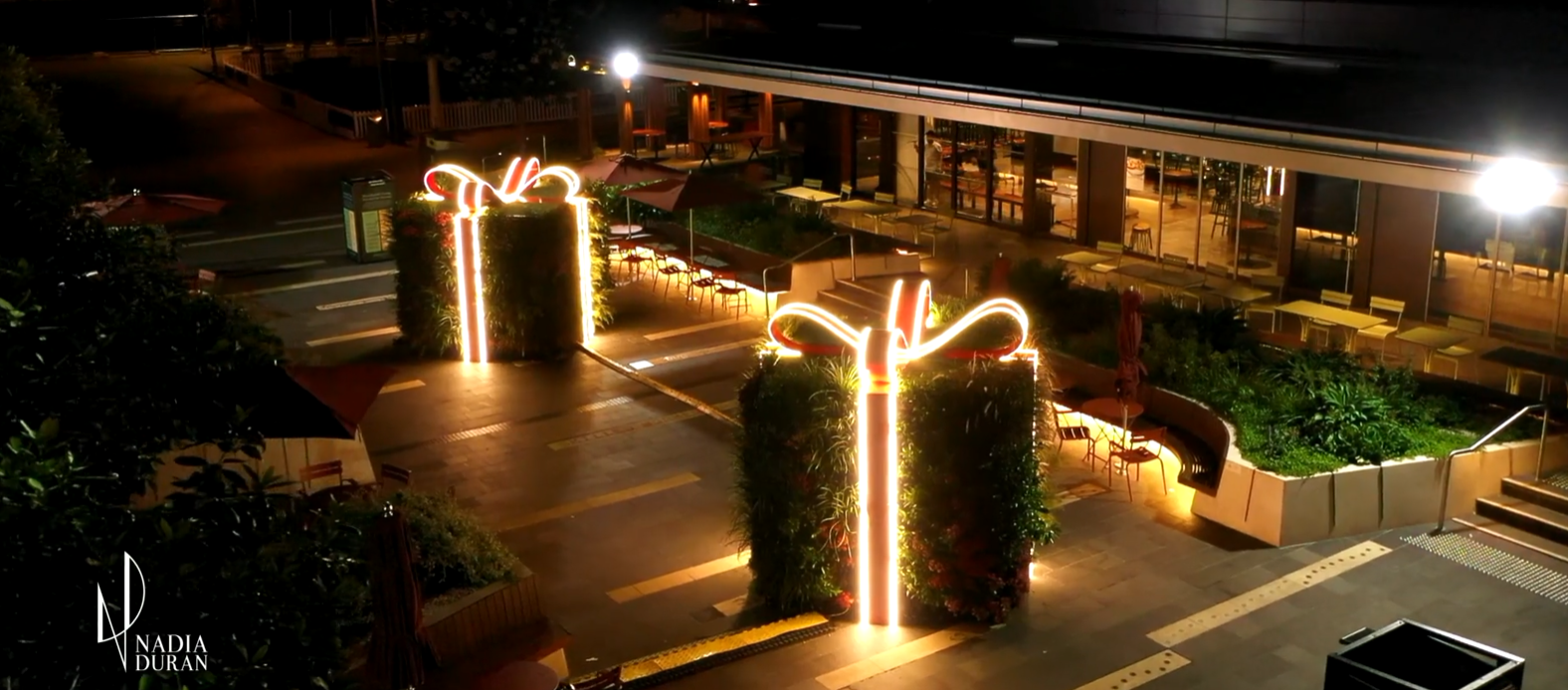 illuminated-festive-installations-international-darling-quarter.png