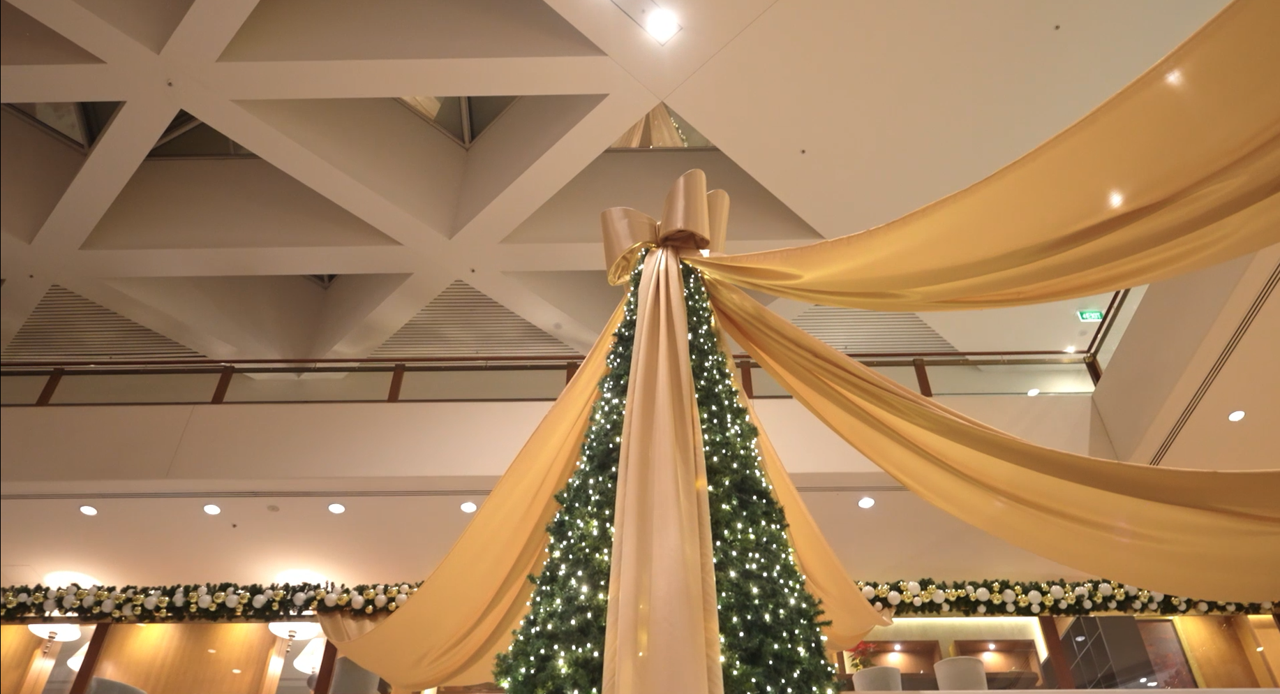 Elegant indoor tree displays brought to life with hundreds of twinkling lights and custom ornaments tailored to the hotel’s design palette.