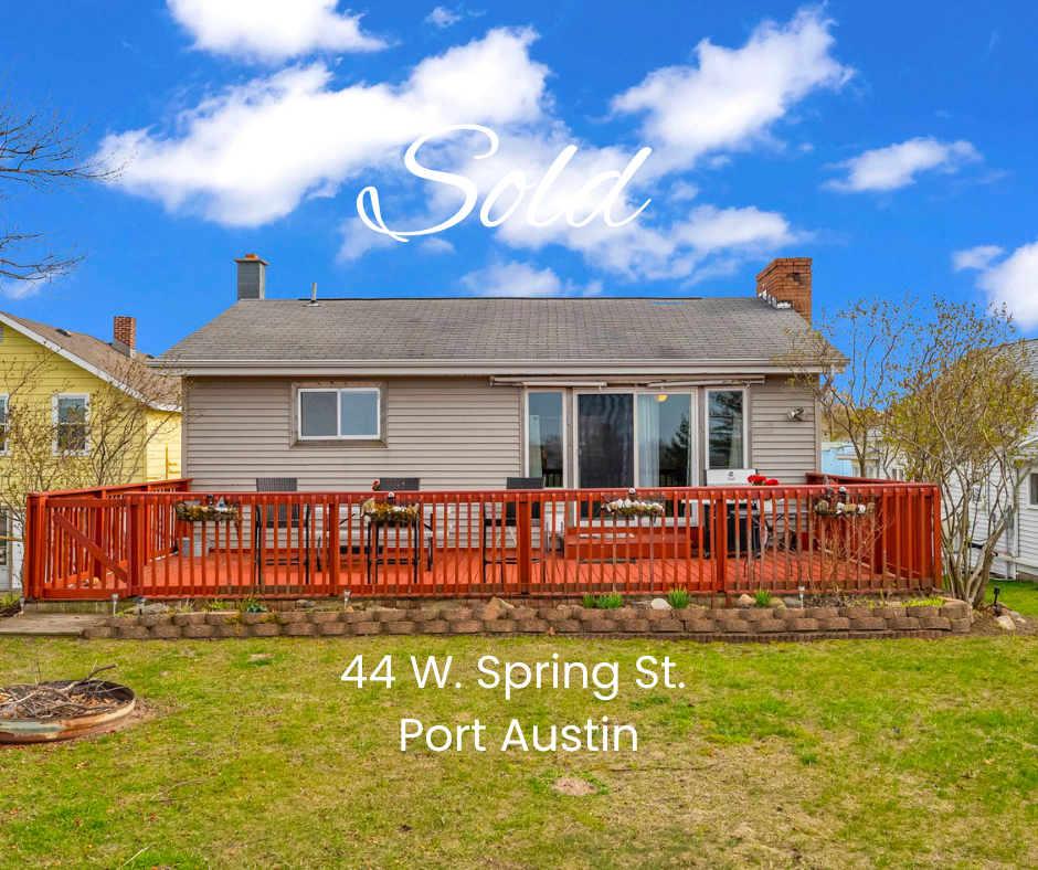 Raised Ranch - 3 bed, 2 bath, investment opportunity.