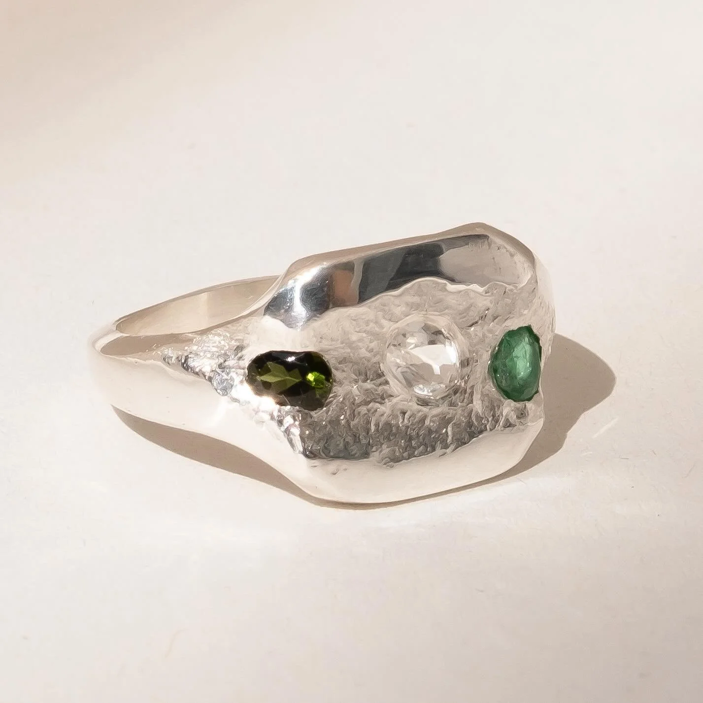 Broken signets

Contrast of rough and smooth is always eye catching 👀 

Both available