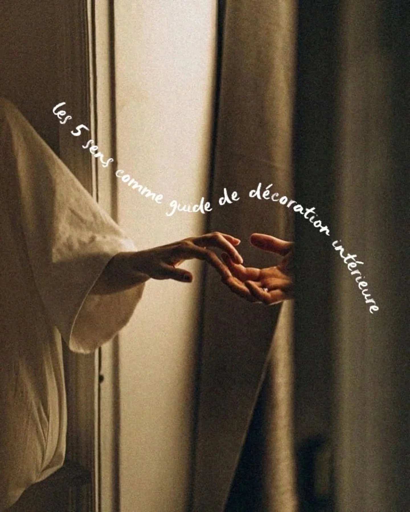 Et si la d&eacute;coration ne passait pas seulement par ce que l&rsquo;on voit ?

Nos int&eacute;rieurs prennent vie quand nos 5 sens s&rsquo;invitent : une lumi&egrave;re qui danse, une odeur qui apaise, une mati&egrave;re qui r&eacute;conforte, un 