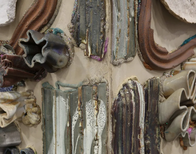 Tăcut Ca O Cioară Vopsită (Silent Like A Painted Crow)