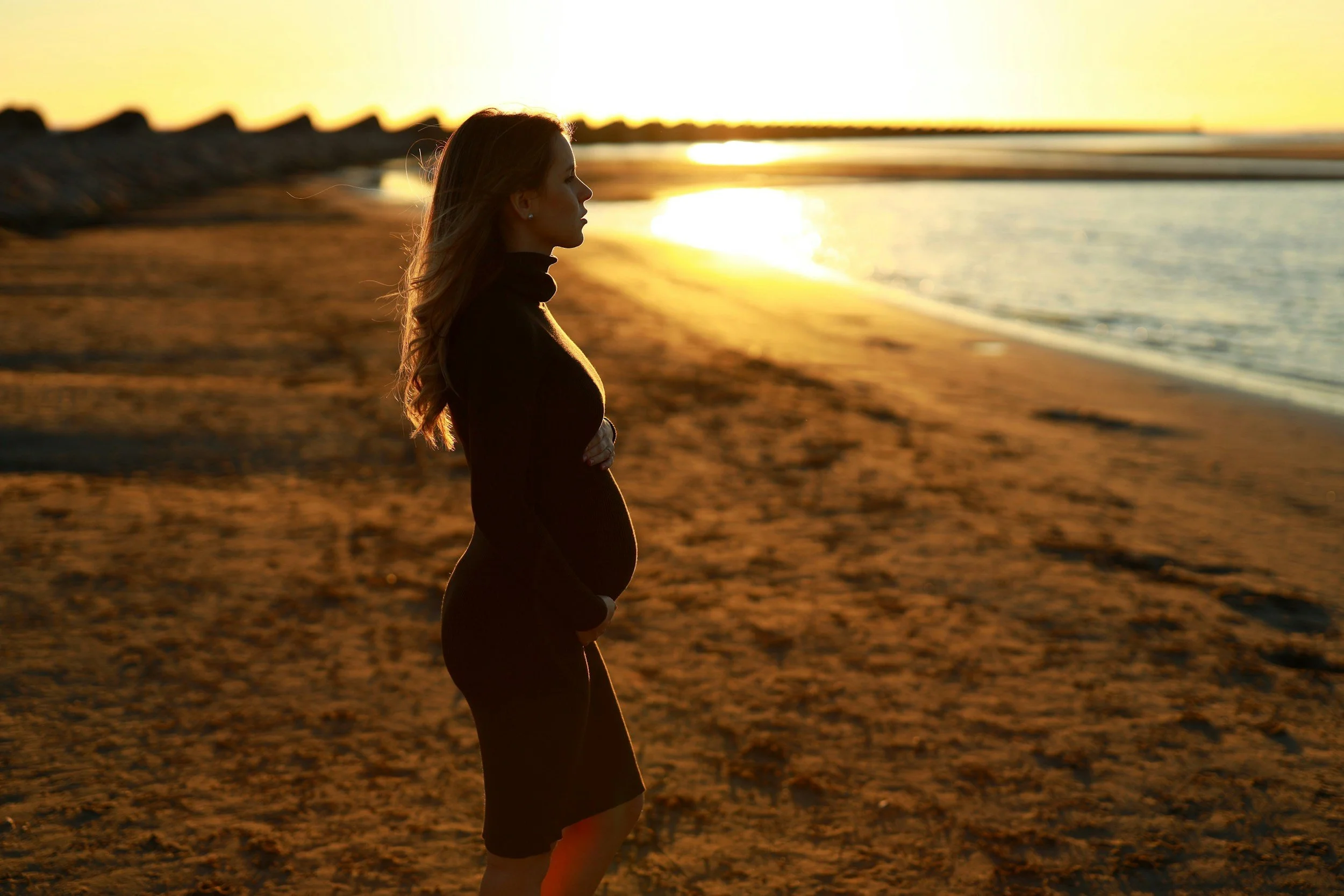 pregnant woman at sunset on the beach. Therapy for new parents Mill Valley, pregnancy and postpartum therapy Marin County