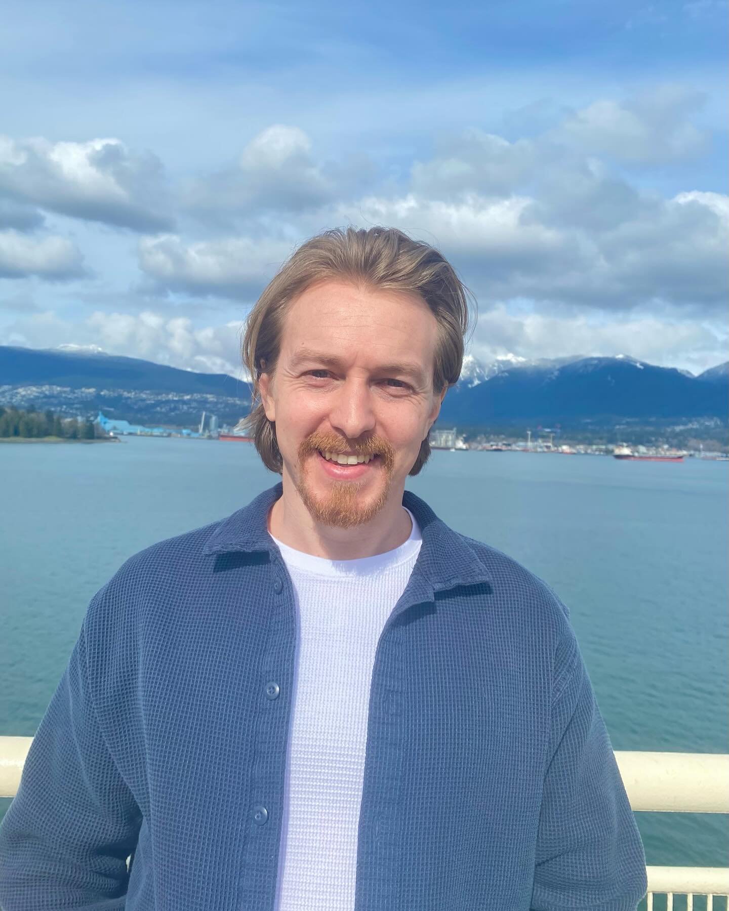 Hey! 
I&rsquo;m Dan, founder of @copingcounselling. 

I am a fully qualified counsellor holding a B.A (Hons), in counselling from the University of Wales 🏴󠁧󠁢󠁷󠁬󠁳󠁿 registered in Canada with the ACCT (Association of cooperative counselling therap