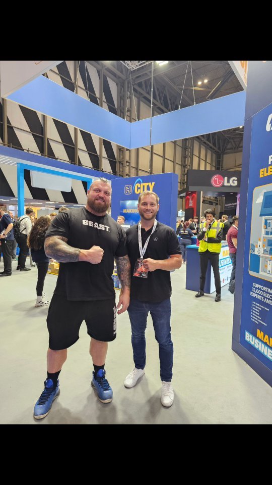 Awesome day out today seeing how I can improve my business and improve the products I supply to customers. Plus managed to meet the legend Eddie Hall πͺ
#installershow #installershow2025 #homeimprovement #nec