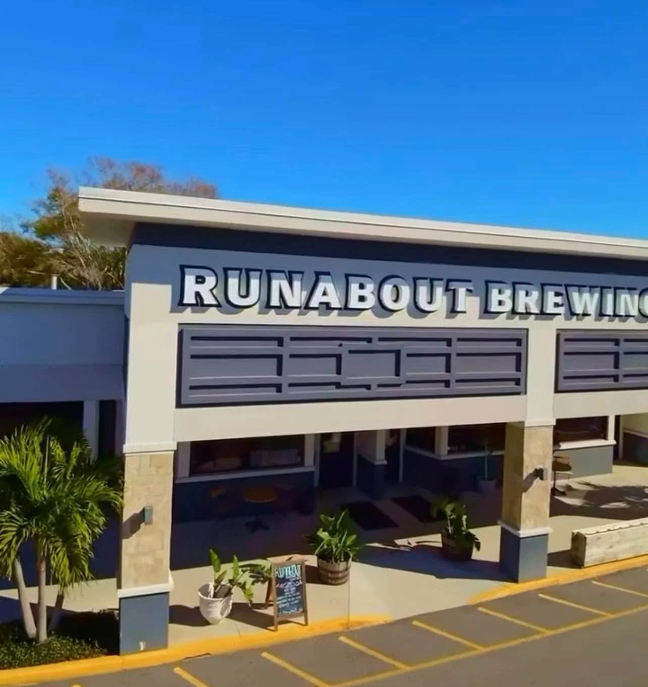 We&rsquo;ve got plenty of seating inside, don&rsquo;t let this cold weather hold you back!  Grab one of freshly tapped beers and enjoy your Sunday with us! 
Kitchen &bull; Raw Bar &bull; Brewery 🍻