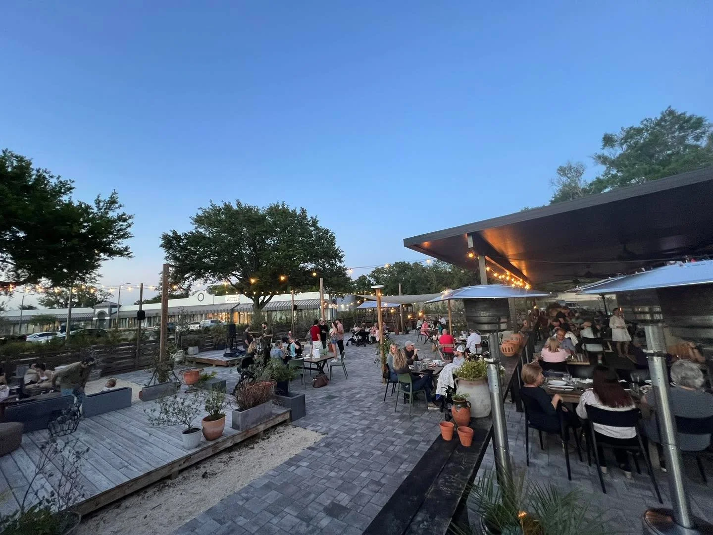 We&rsquo;re looking forward to another great day here at Runabout! It&rsquo;s beautiful out and the beer garden is the spot!  Tonight : Live Music 7pm 
Sunday Brunch 11am-3pm
⛳️ The Masters on the screens
🍻 Cold brews in your hands