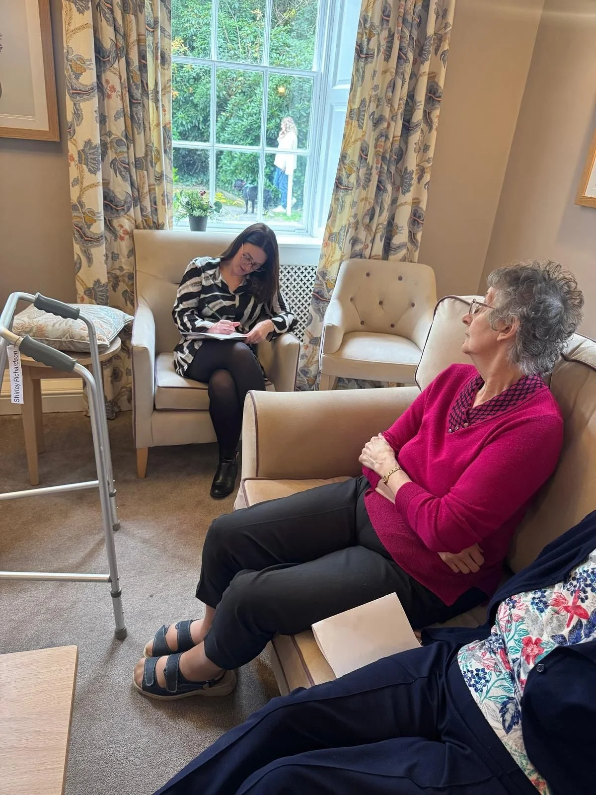 Today&rsquo;s challenge in our Caring Like Family Week was a tricky one! 🎨🗣️
Residents and staff paired up for a fun communication challenge &mdash; one person described a picture while the other tried to draw it... without actually saying what it 