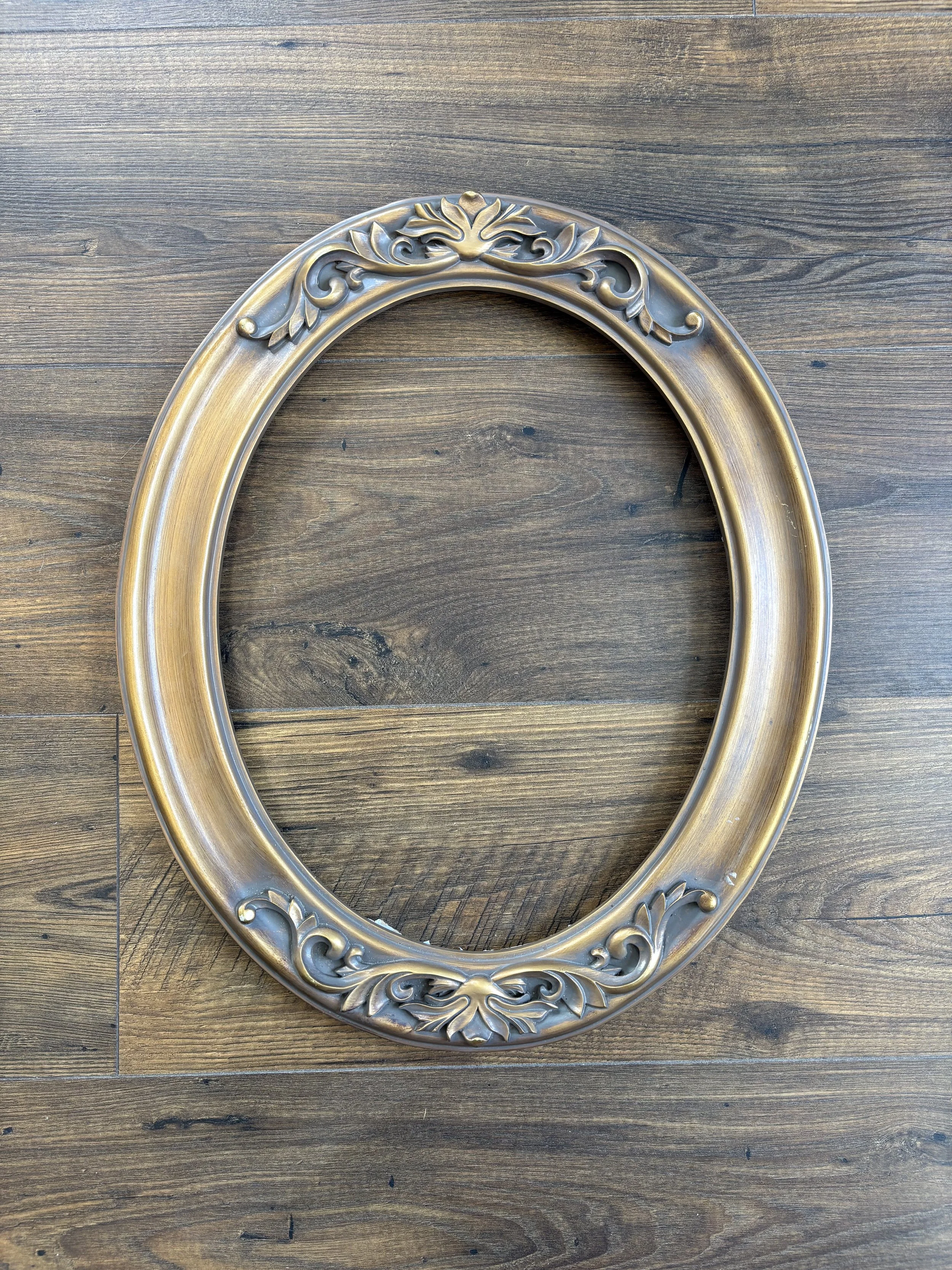 11”x14” oval gold frame