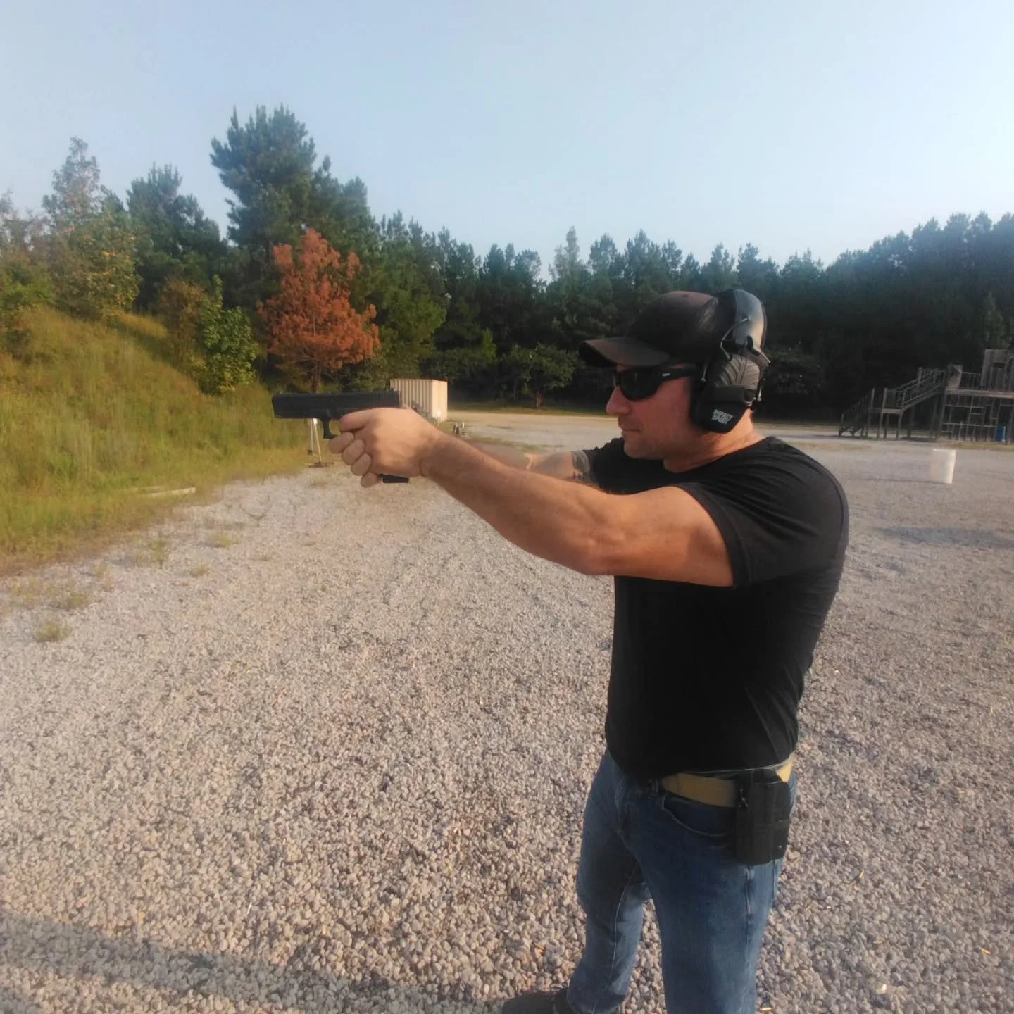 On the range one on one with a former West Coast fella. Phenomenal tune up!!!! Been years since he had formal range time, so definitely changed some things structurally. Grip is king!!!
#training #tactical #tacticaltraining #range #rangeday #edc #pr
