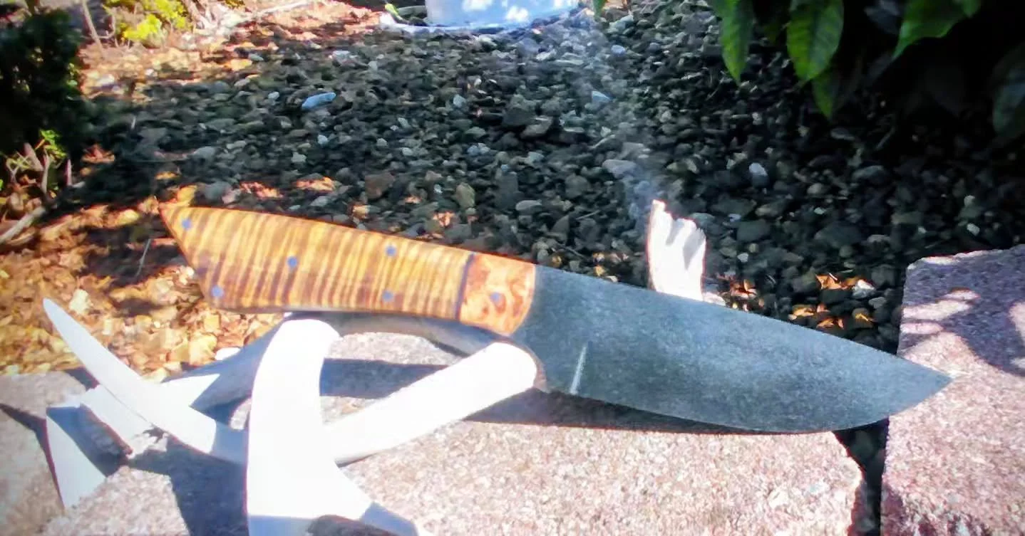 Mod2 with Amazonian Ironwood paired with Curly Acacia, black G10 liner and spacer, triple tempered 1084 steel with black GunKote. On website soon.....
#knife #knifemaker #custommade #custom #customknife #wood #handle #handmade #blade #steel #stabili