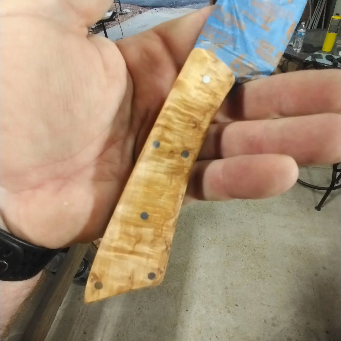 CHRISTMAS SALE PRICING........here's a shot of Karelian Birch, absolutely beautiful. It's 1 of 4 priced to move at redbeardshootingsolutions.com

#knife #custommade #handmade #xmas #christmas #hunter #gift #giftidea #present #steel #blade #wood #stab