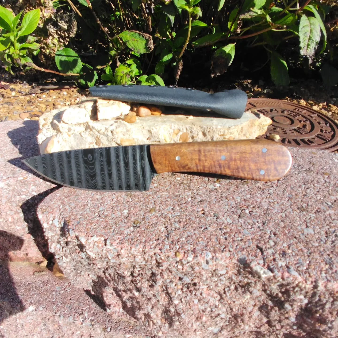 Christmas pricing.....this 416 layer Damascus knife is available at www redbeardshootingsolutions.com.
Comes with Curly Acacia scales, black G10 liners and stainless pins.

#xmas #christmas #gift #custommade #handle #handmade #steel #stabilized #dama