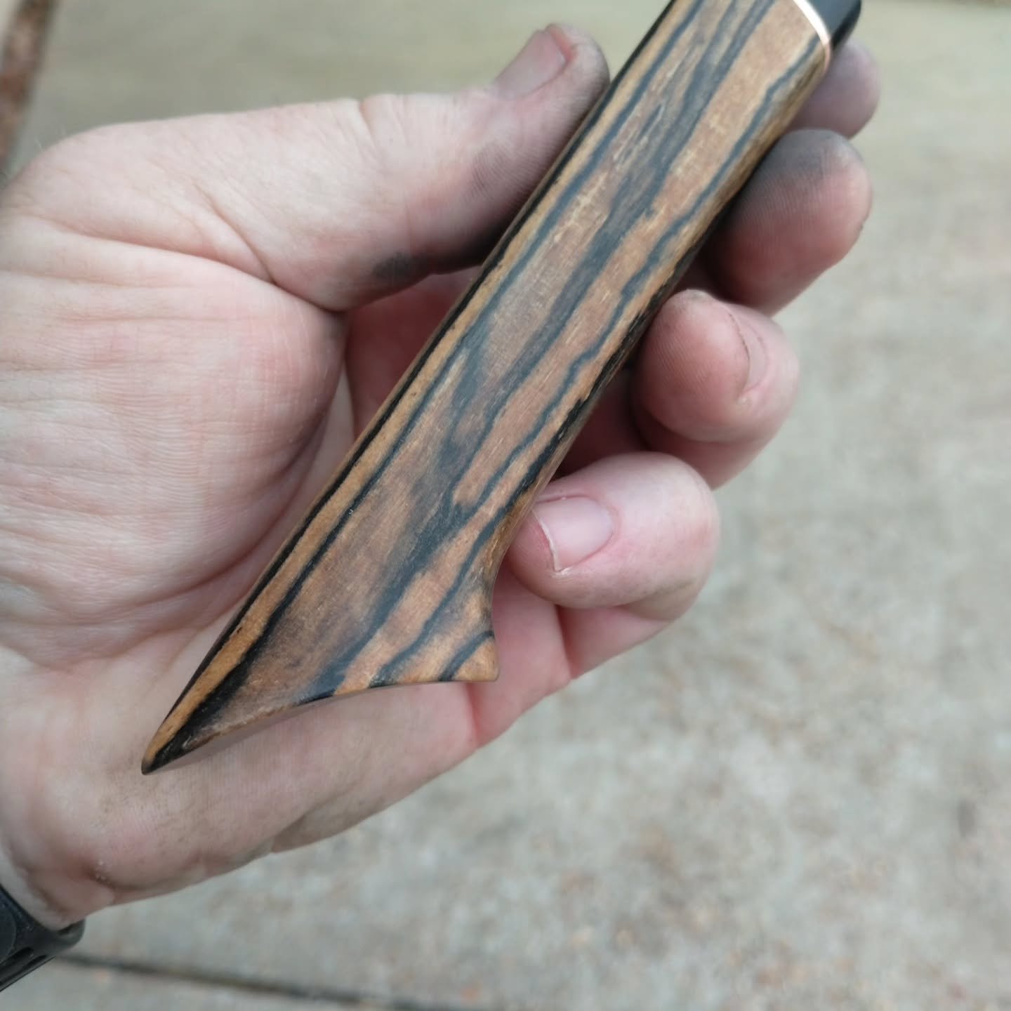Black and white ebony, copper and black ebony....now for a long sanding session on what will be an absolutely beautiful blade.....

#custommade #handle #handmade #chef #kitchen #foodprep #ebony #copper #steel #cutlery