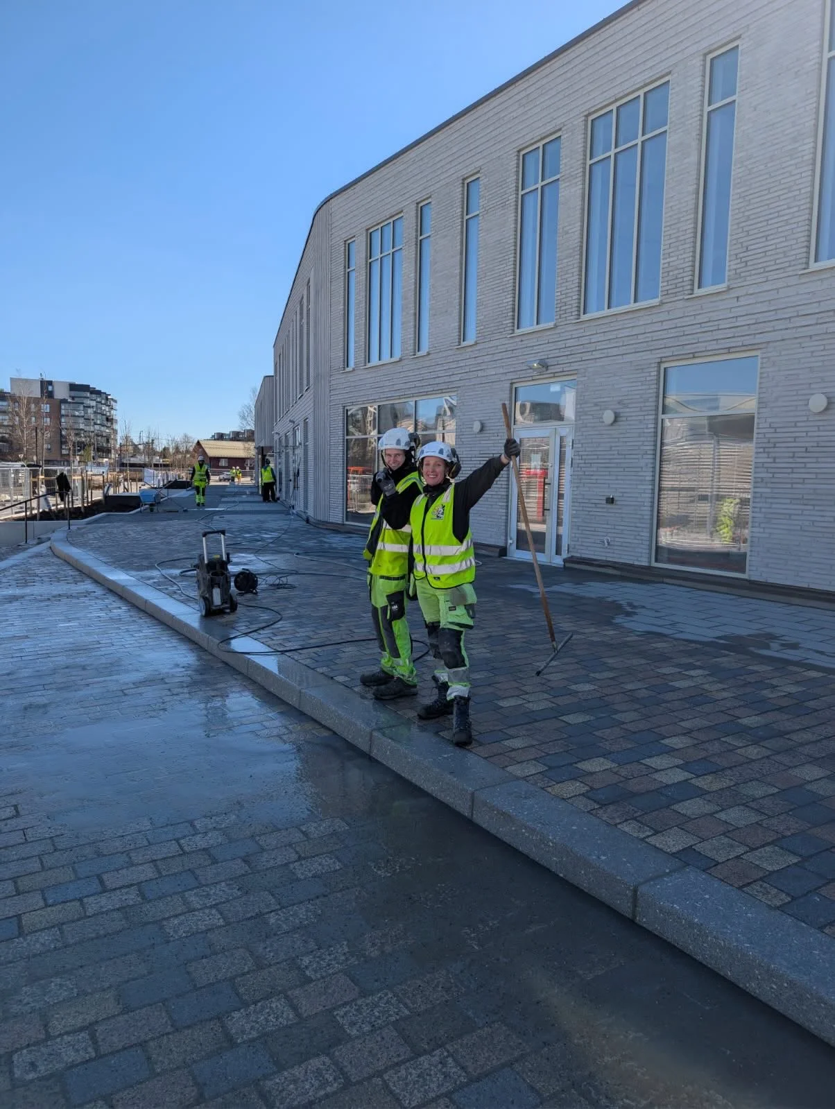 Vi &oslash;nsker GOD HELG med noen bilder fra Fakkelsenteret p&aring; Jessheim! 💫 
Blir det ikke fint?😃
📸: @k.krog 
#akershusgartneren 
#akershusgartnerenas 
#jessheim
#fakkelsenteret 
#anleggsgartner