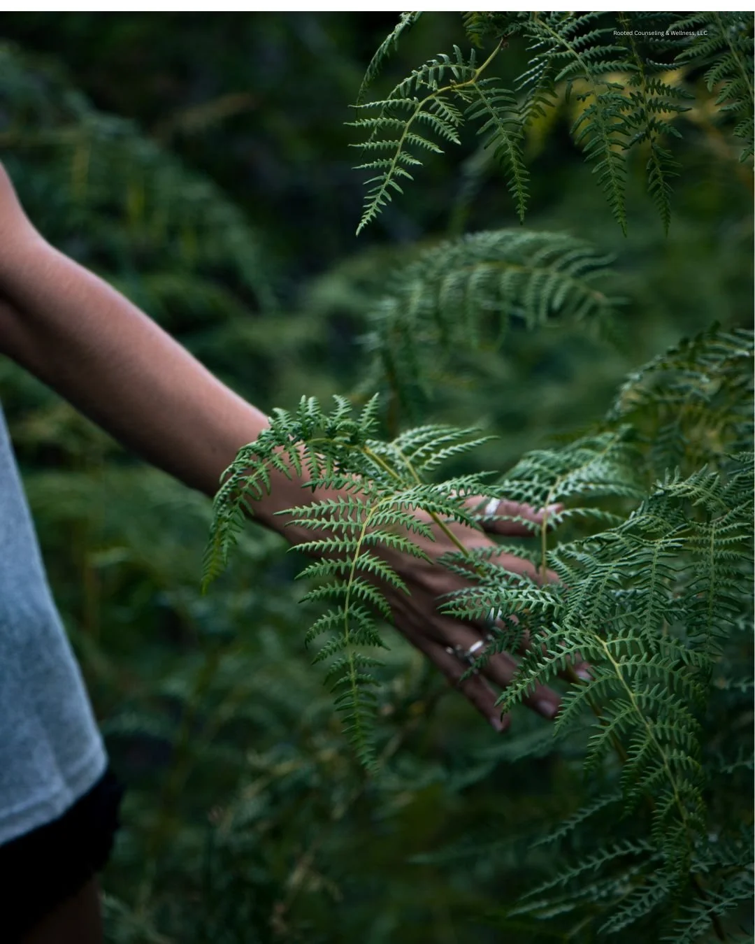 woman with chronic pain walking to therapy office