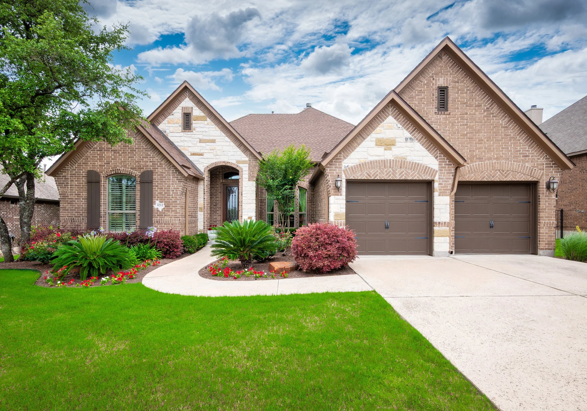 REAL ESTATE 44.jpg