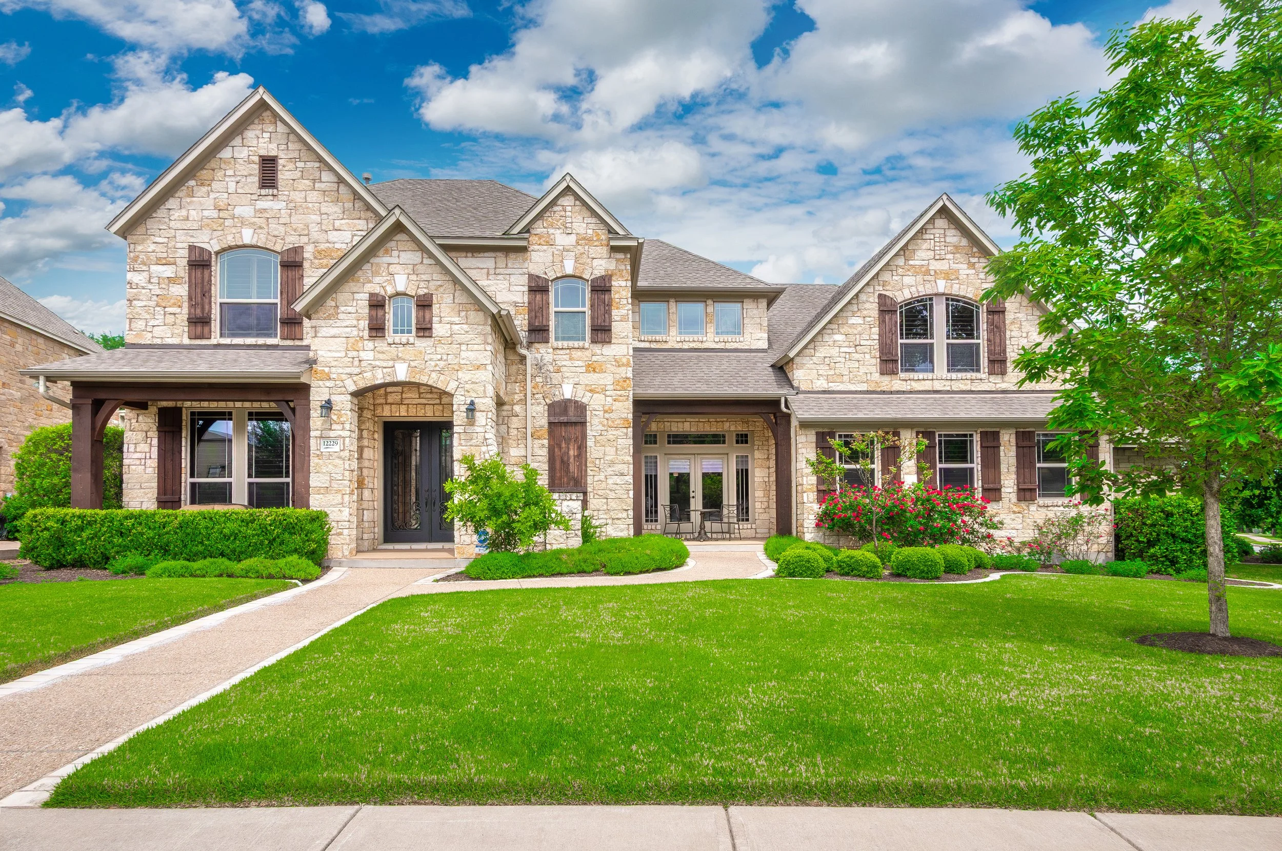 REAL ESTATE 29.jpg
