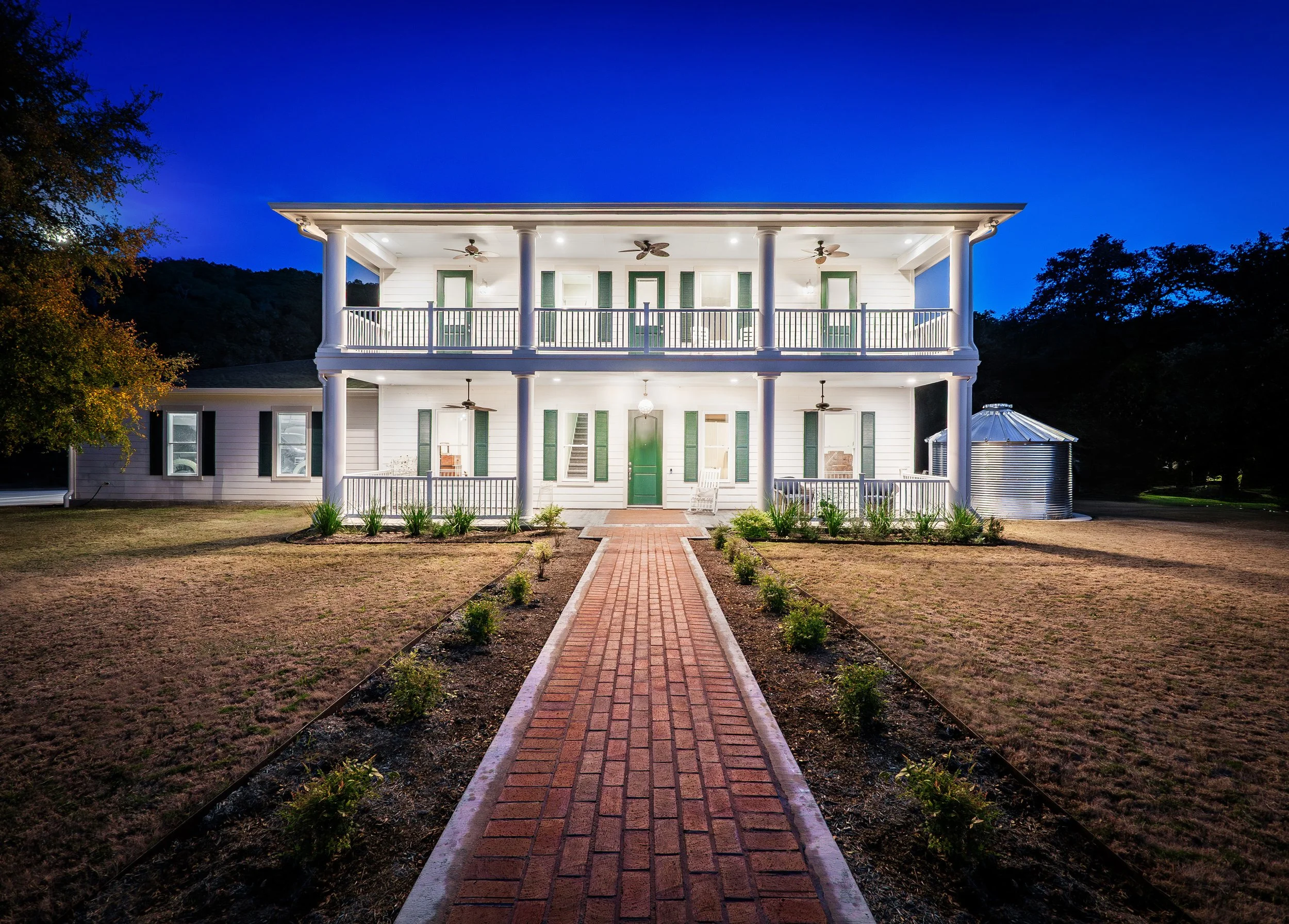 REAL ESTATE 37.jpg