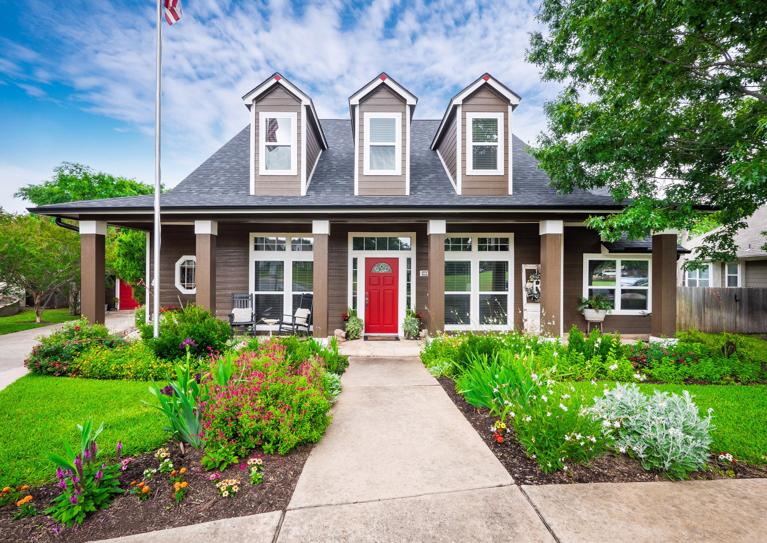 REAL ESTATE 18.jpg