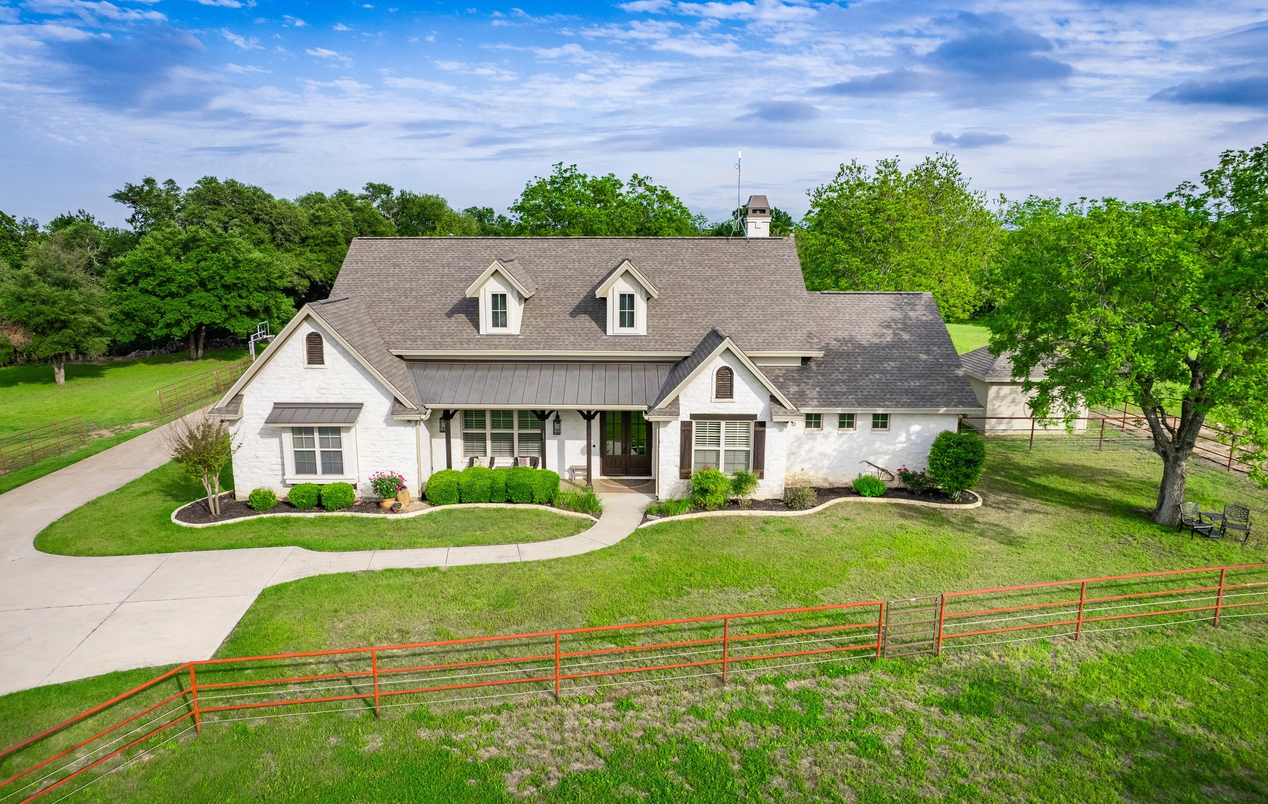 REAL ESTATE 21.jpg