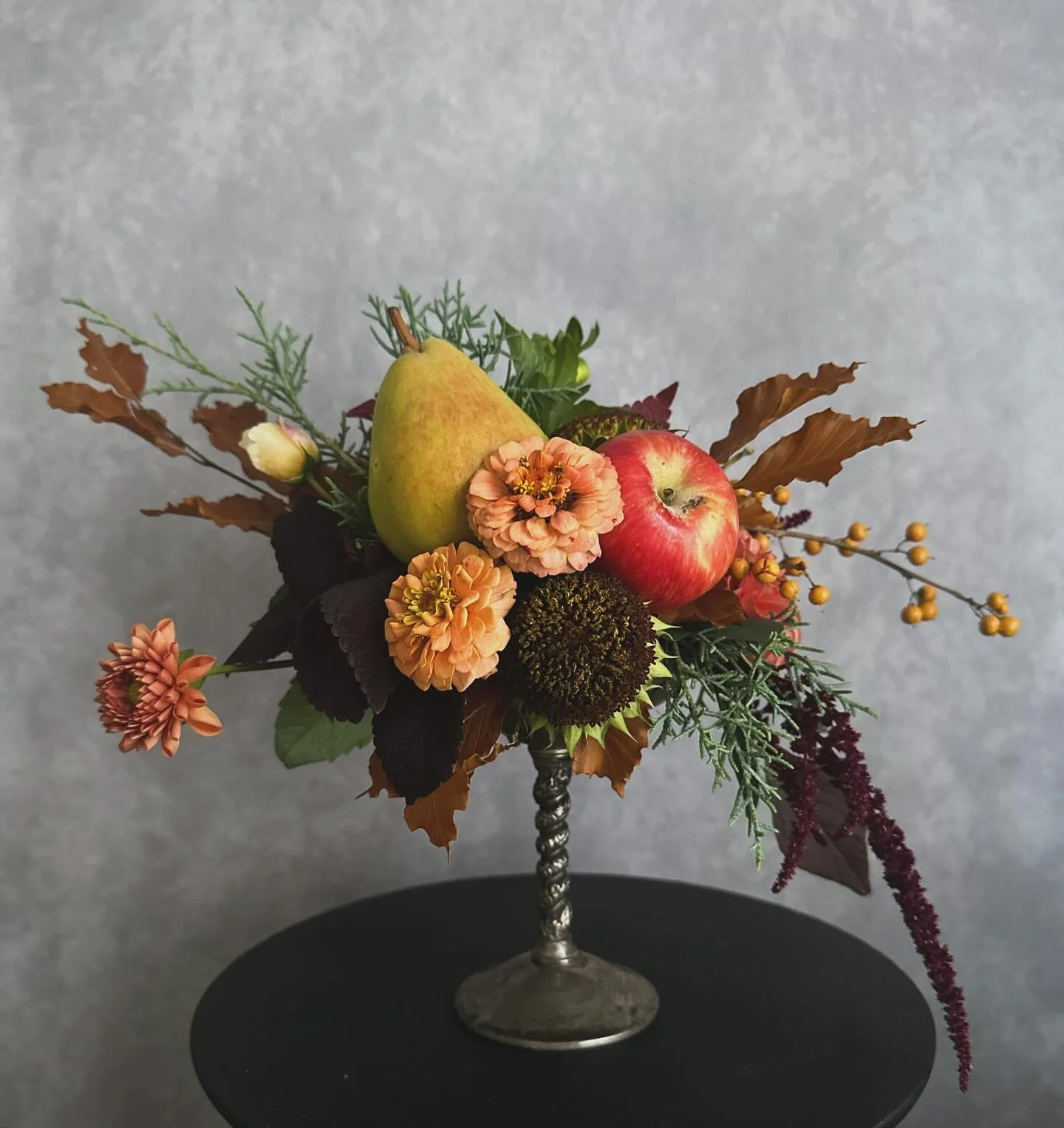 Pre-order floral for your Thanksgiving table
Custom designs to coordinate with your linens/settings. 
Message me for details.
#thanksgivingdecor #thanksgivingflorals #chagrinfalls