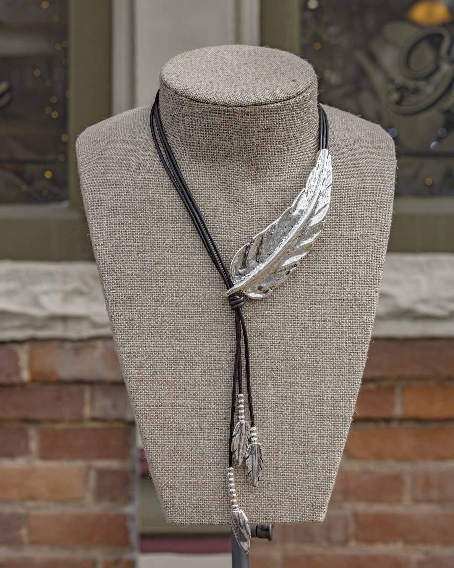 Spring is on its way, although it doesn't feel like it!  This gorgeous feather necklace would make the perfect addition to any outfit!  Free shipping on jewelry!

#westslopebestslope #coloradolife #ShopSmall #shoplocal #womenowned #theshaggycoo #curi
